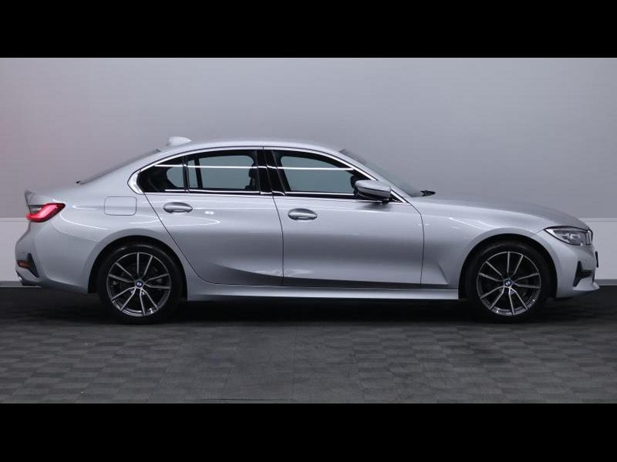 BMW 318 i limousine Advantage Steptronic (2021) - Foto 4