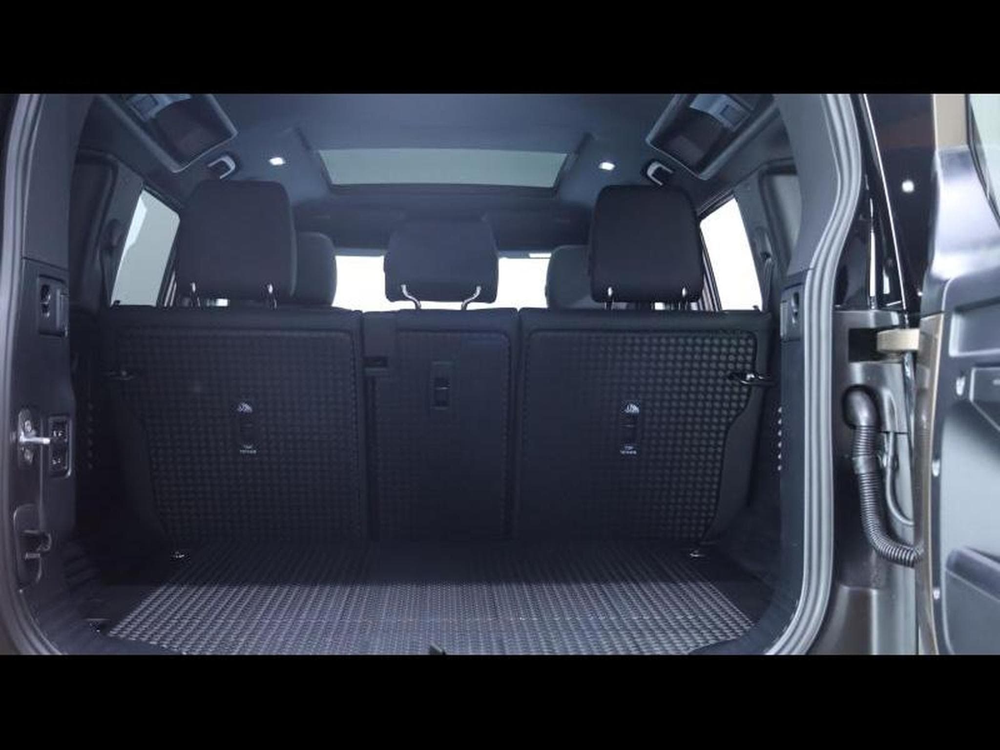 Land-Rover Defender 110 D250 X-Dynamic SE AWD Auto (2026) - Foto 7