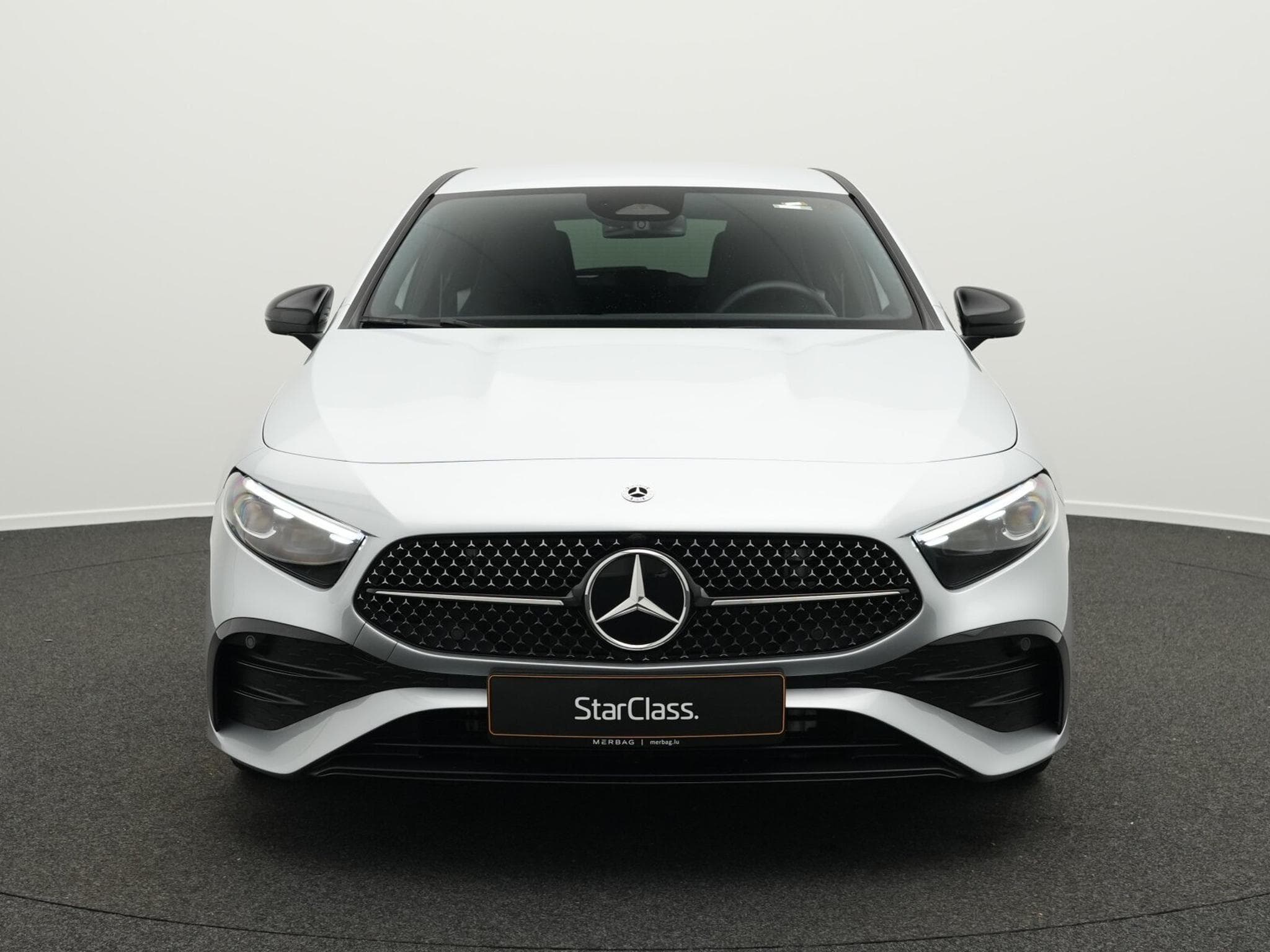 Mercedes A 200 d Multi+Kamera+Distr+Night+19" (2025) - Photo 2