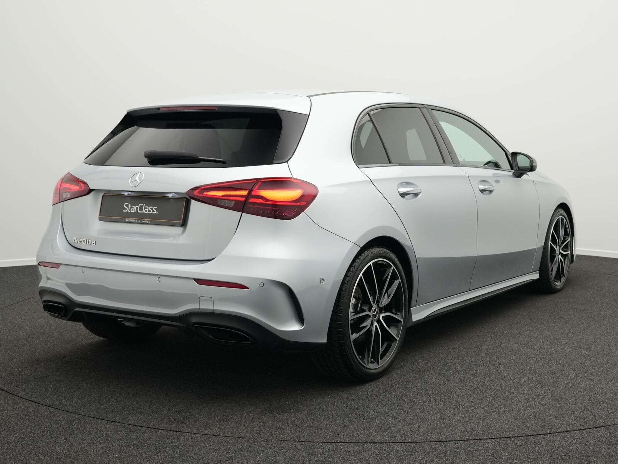 Mercedes A 200 d Multi+Kamera+Distr+Night+19" (2025) - Photo 3