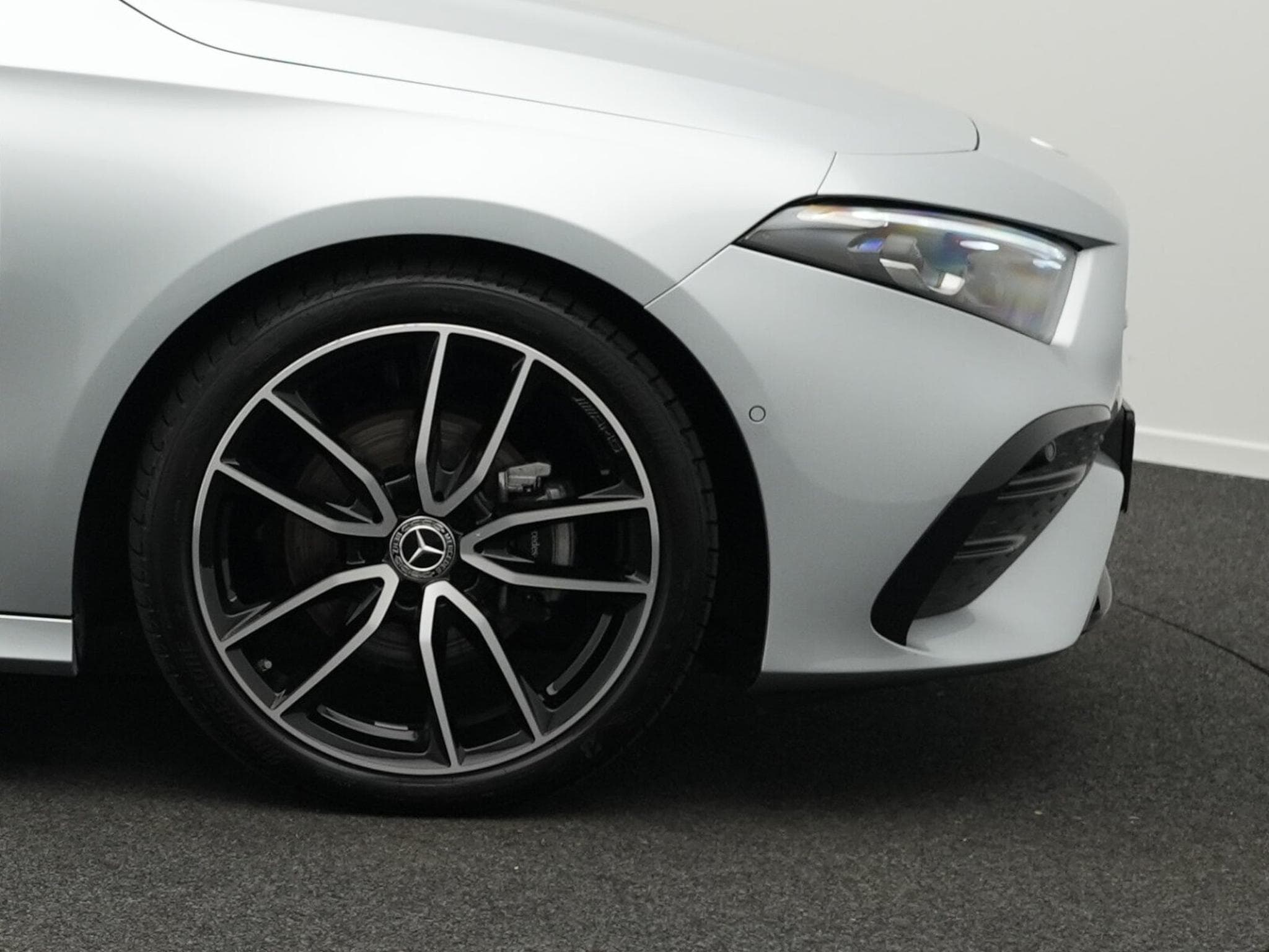Mercedes A 200 d Multi+Kamera+Distr+Night+19" (2025) - Photo 6