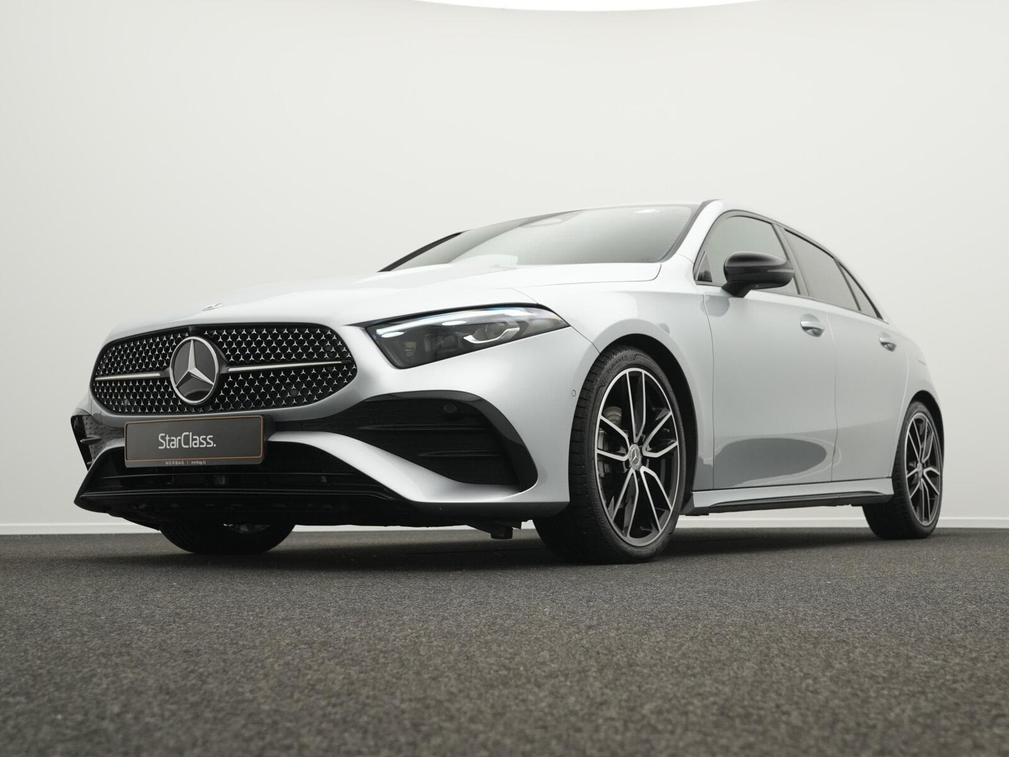 Mercedes A 200 d Multi+Kamera+Distr+Night+19" (2025) - Photo 8