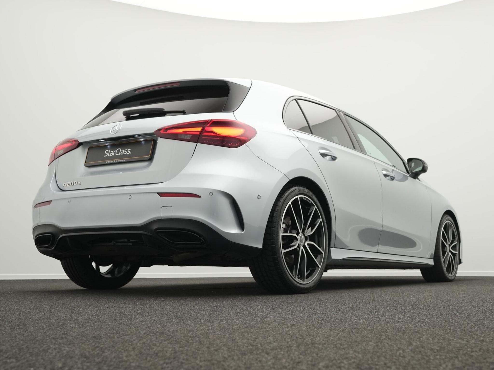 Mercedes A 200 d Multi+Kamera+Distr+Night+19" (2025) - Photo 9