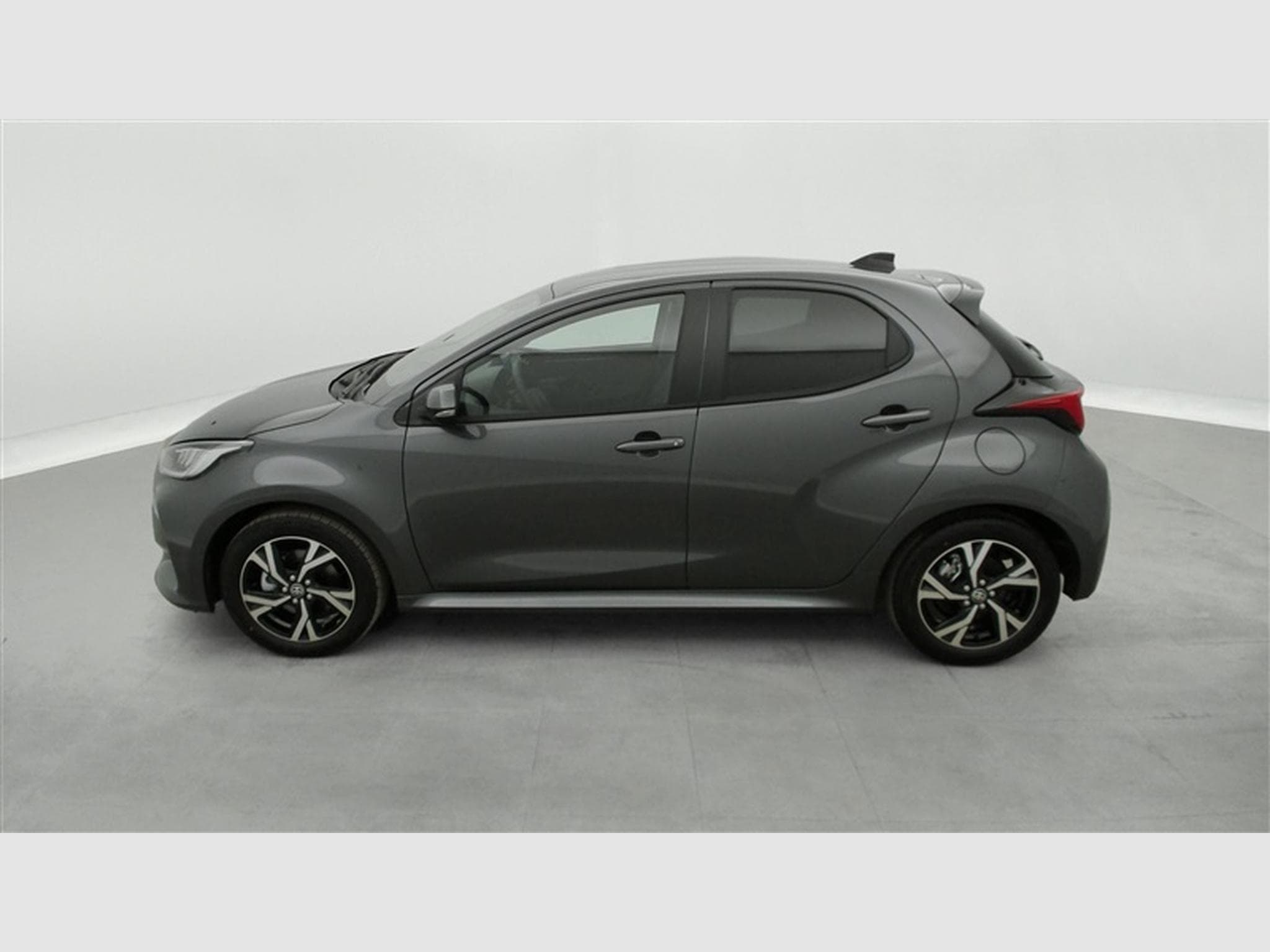 Toyota Yaris 1.5i VVT-i Hybrid E-CVT Design CARPLAY / LED / CAMERA / JA16 (2026) - Photo 3