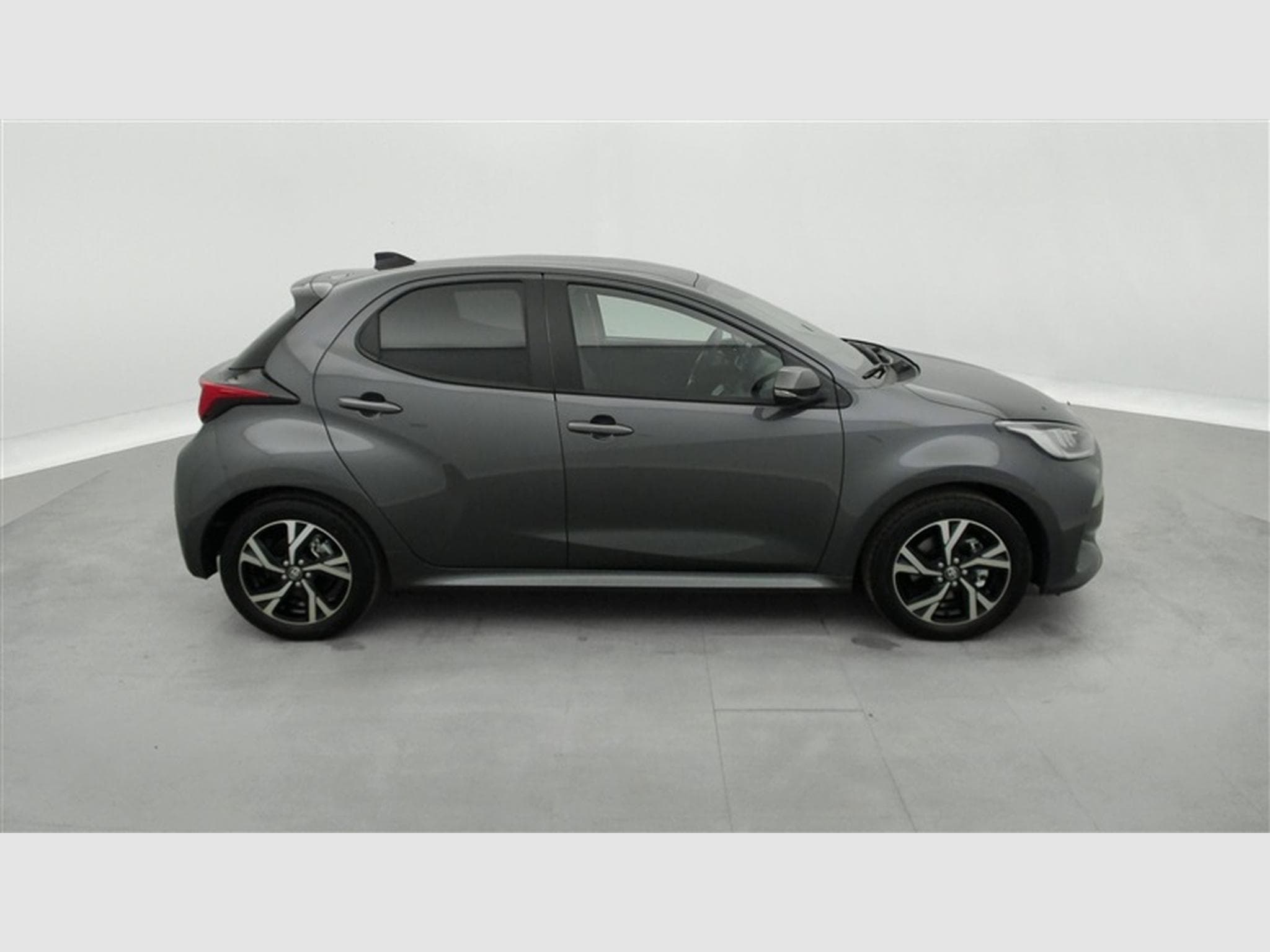 Toyota Yaris 1.5i VVT-i Hybrid E-CVT Design CARPLAY / LED / CAMERA / JA16 (2026) - Photo 24