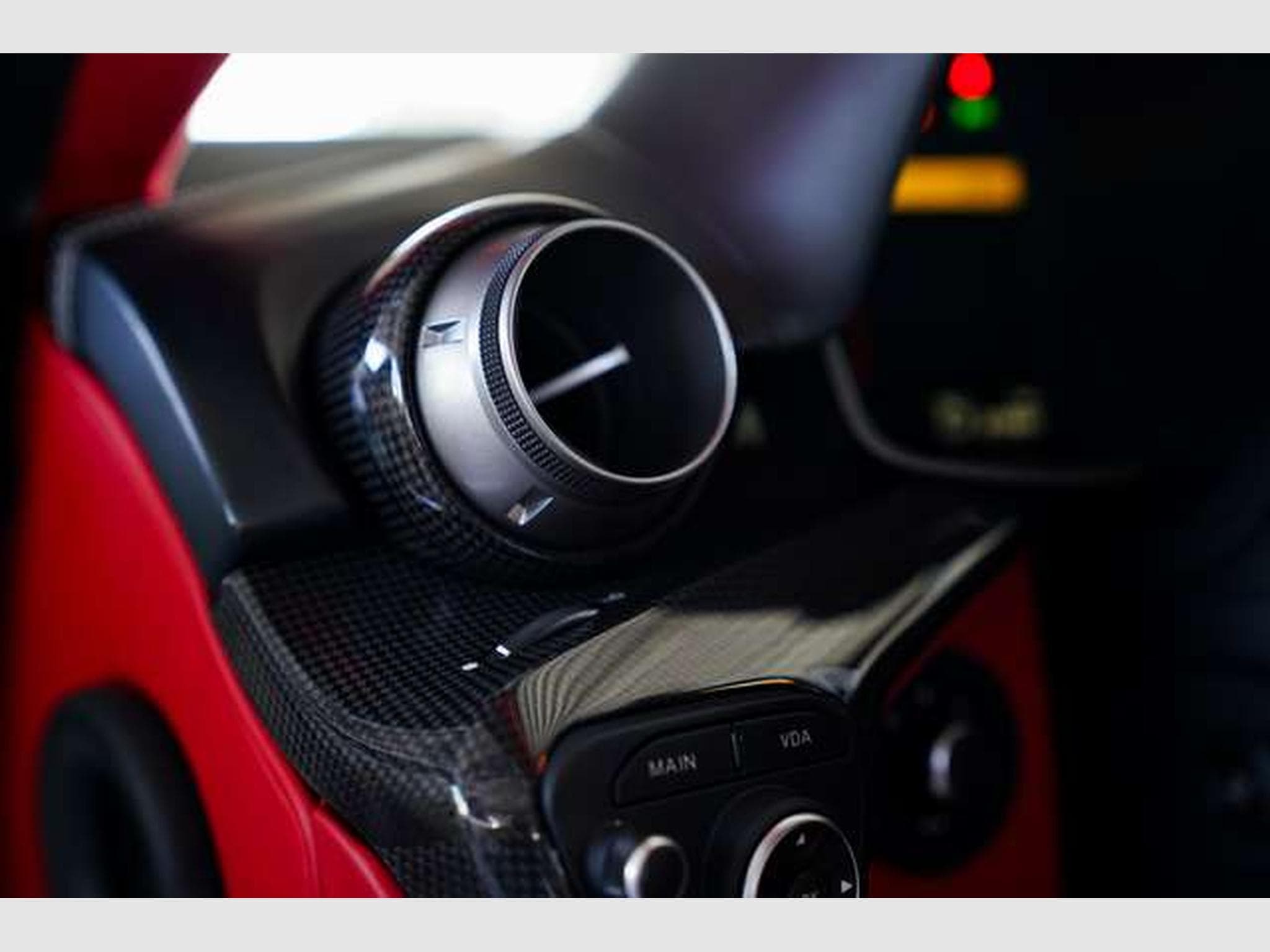 Ferrari F12 Berlinetta Berlinetta *Einzelstück *Carbon *Lift *22 * (2015) - Photo 18