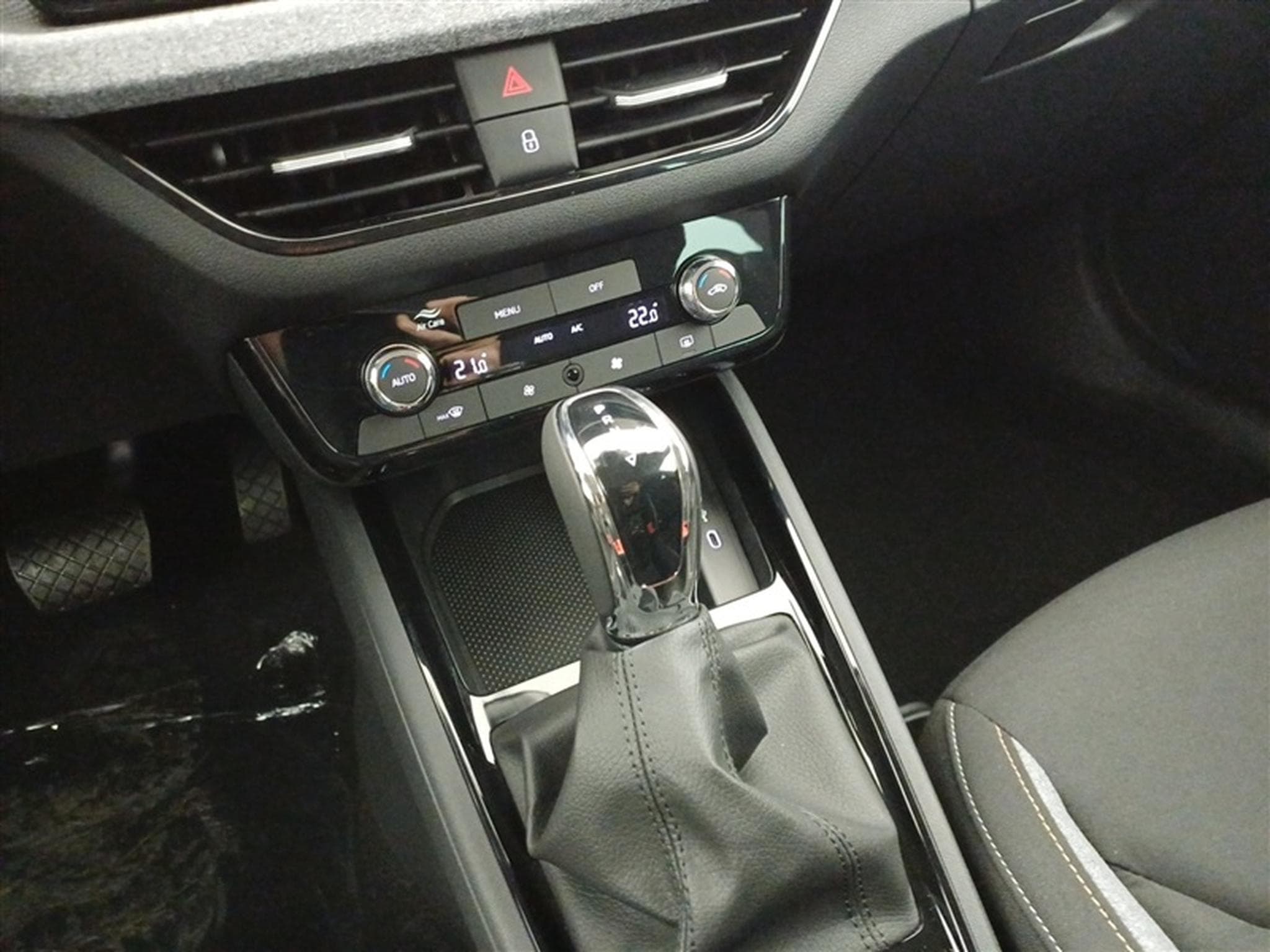 Skoda Kamiq 1.0 TSI 115cv DSG Selection CARPLAY / FULL LED / CAMERA (2026) - Photo 13