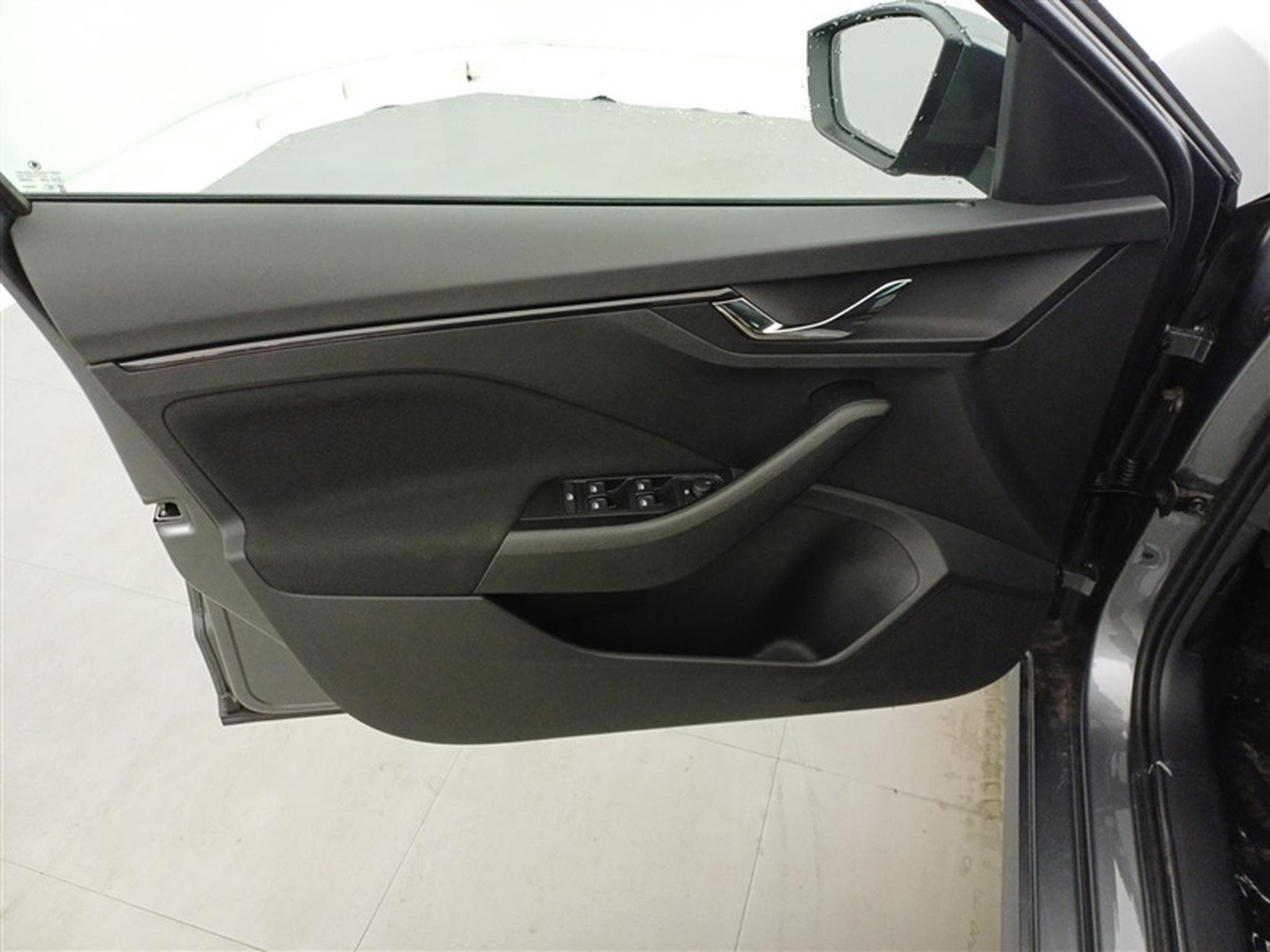Skoda Kamiq 1.0 TSI 115cv DSG Selection CARPLAY / FULL LED / CAMERA (2026) - Photo 18