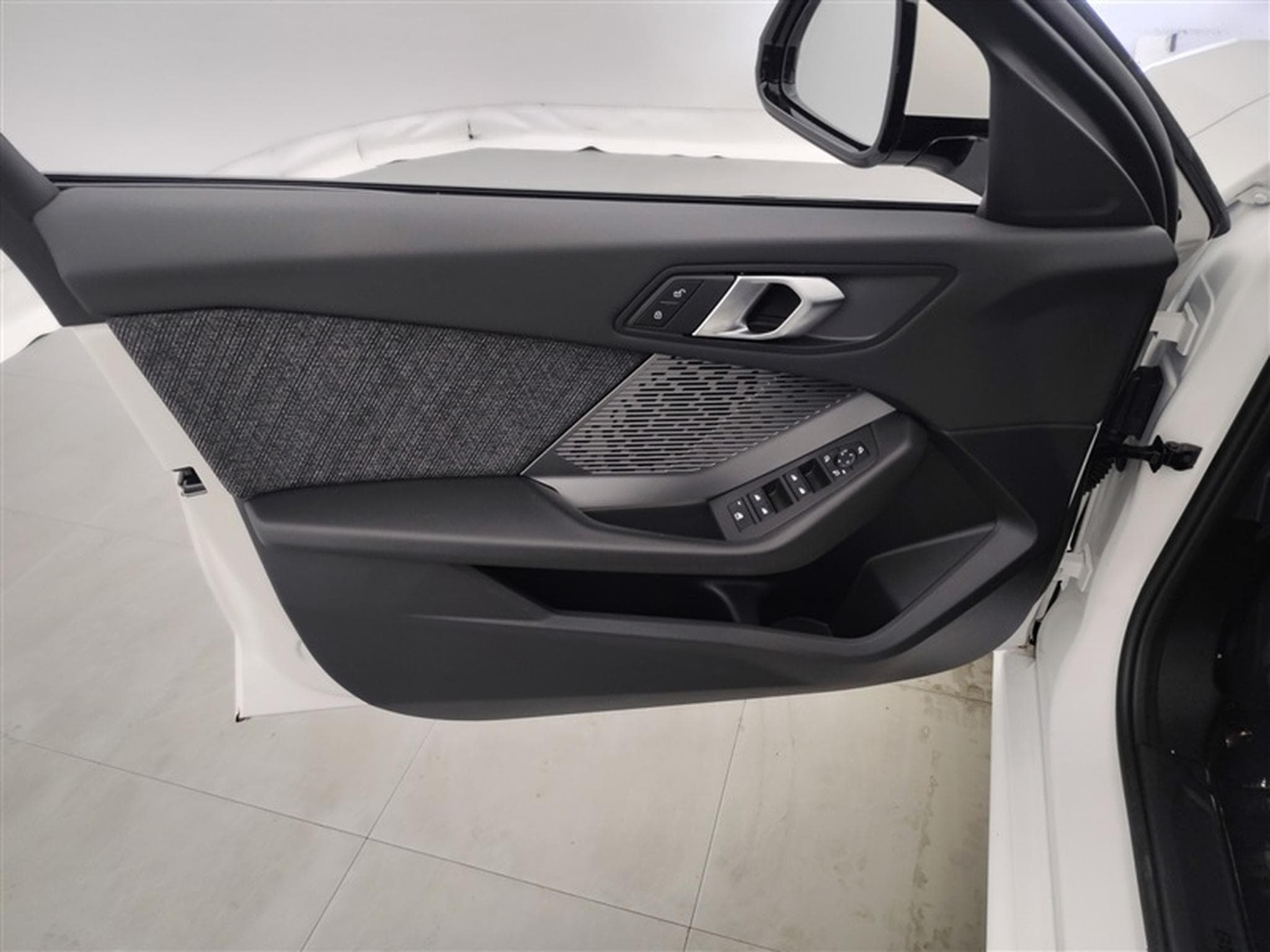 BMW 116 SportLine PACK M EXT CAM/ATTELAGE/CARPLAY (2026) - Photo 19