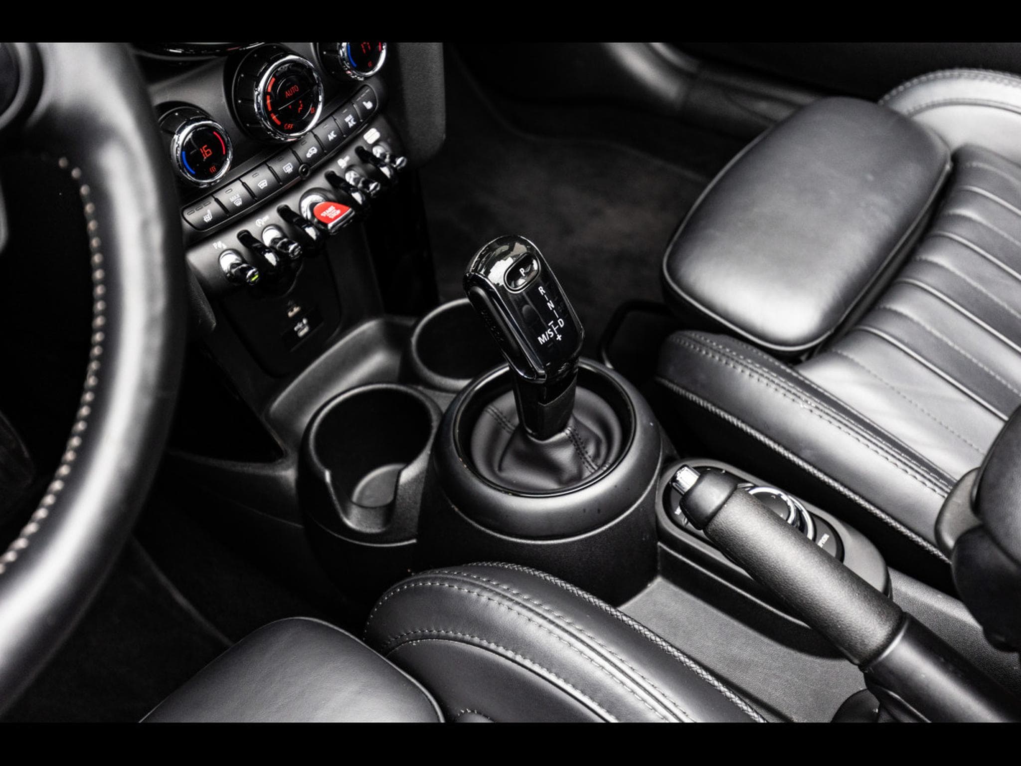Mini Cooper John Cooper Works Cabriolet AUTO (2022) - Photo 23