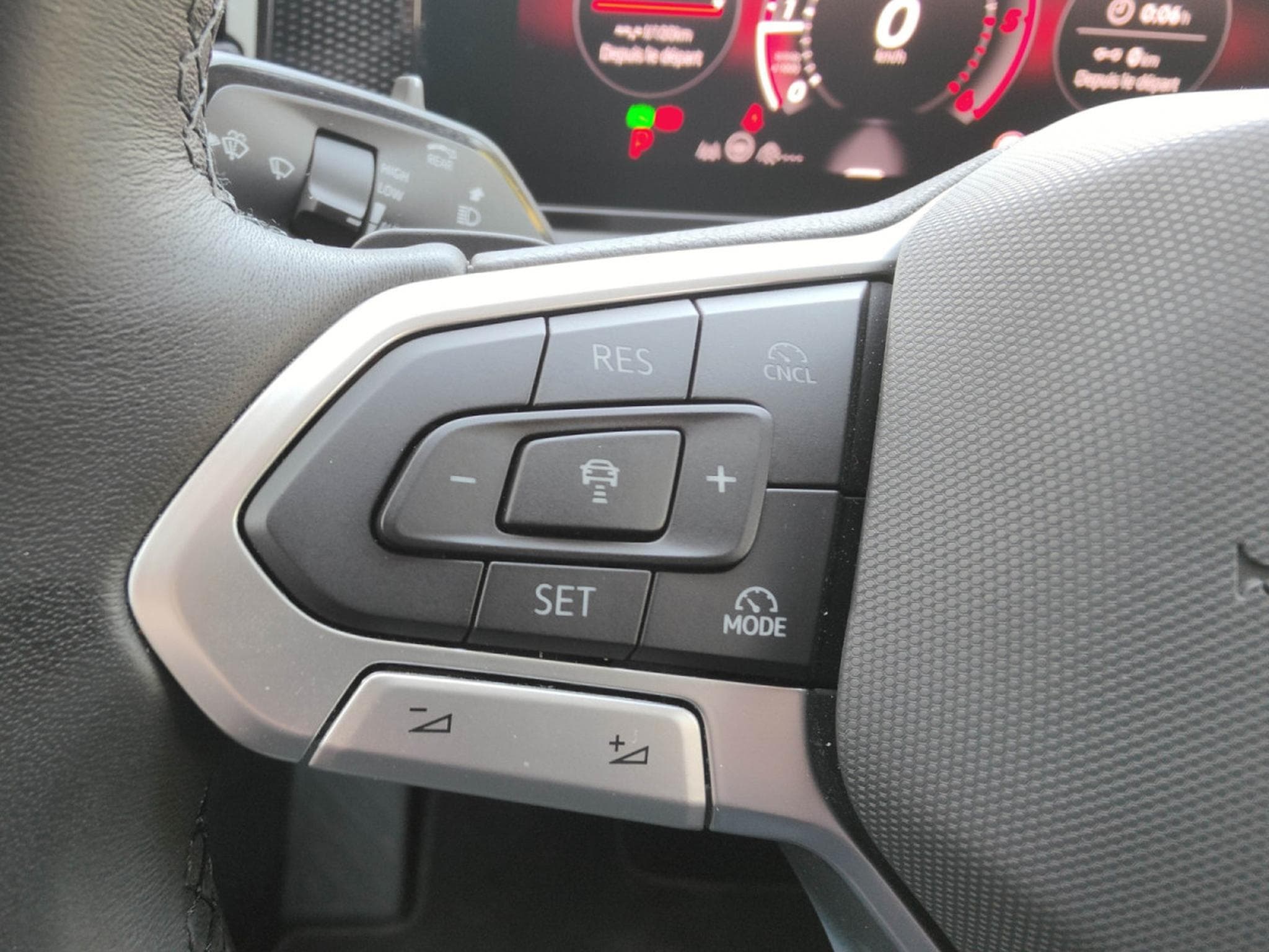 VW Tiguan 2.0 TDI DSG GPS CARPLAY CAMERA 360 SIEGES CHAUFFANTS VENTILE (2025) - Photo 22