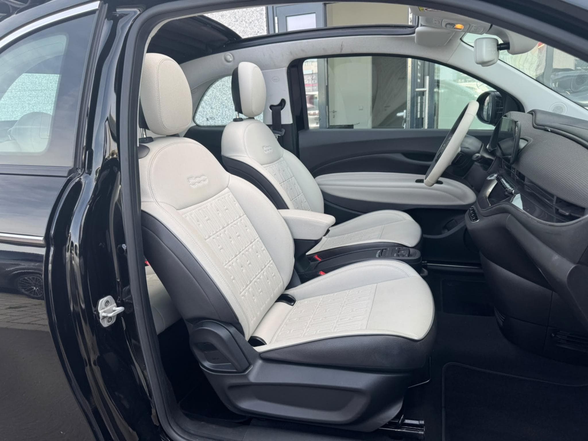 Fiat 500 500 e La Prima/Cabriolet/Camera/Cuir/LED (2022) - Photo 5