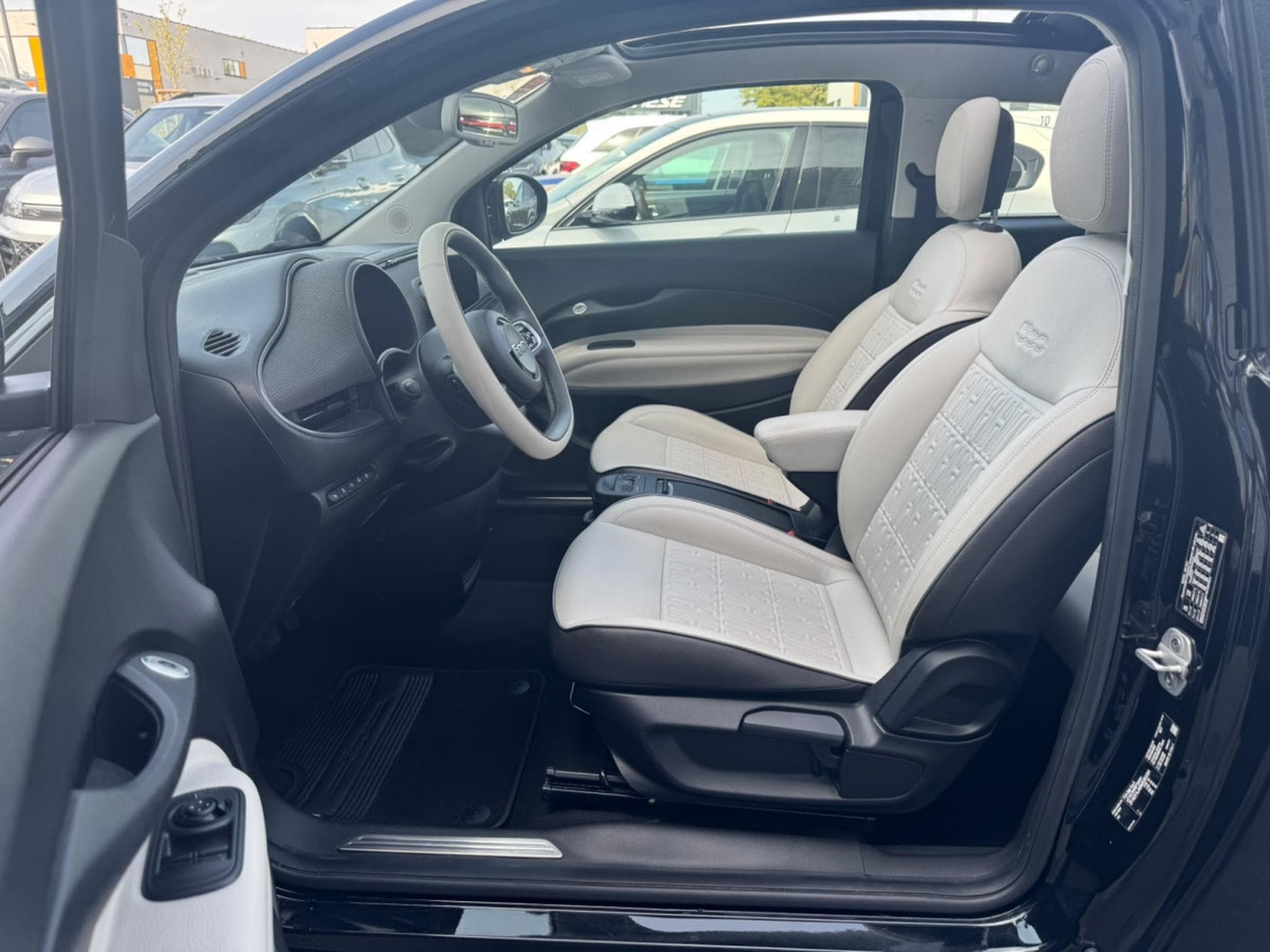 Fiat 500 500 e La Prima/Cabriolet/Camera/Cuir/LED (2022) - Photo 7