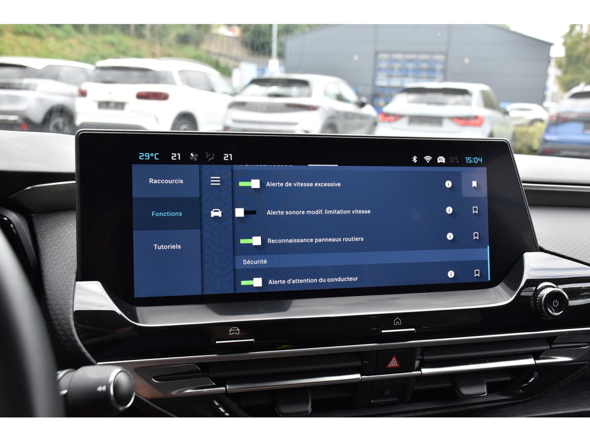 Citroën C5 X 1.2 130 PLUS EAT8 CUIR ACC HUD LANE 1° MAIN (2024) - Foto 17