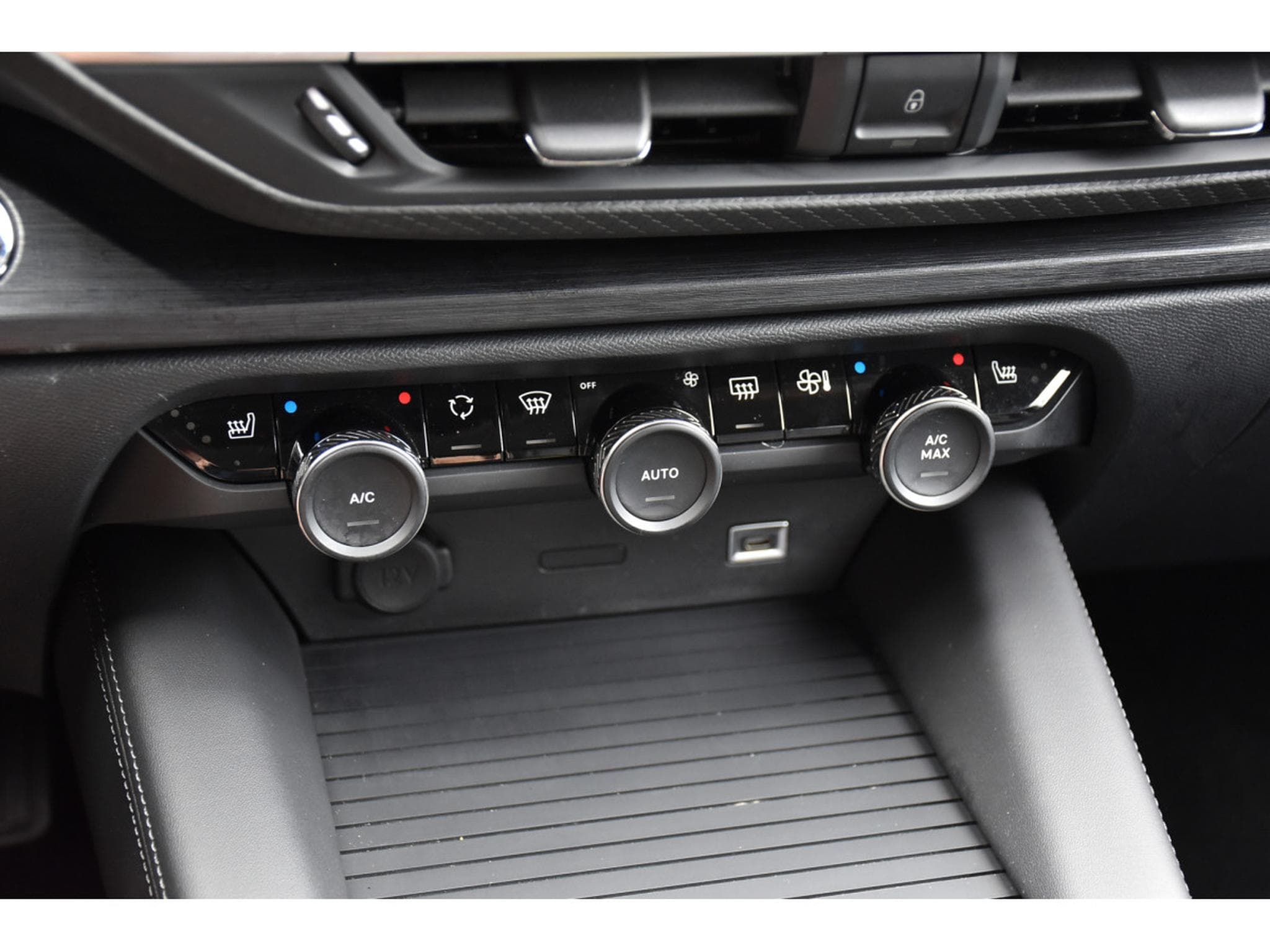 Citroën C5 X 1.2 130 PLUS EAT8 CUIR ACC HUD LANE 1° MAIN (2024) - Foto 19