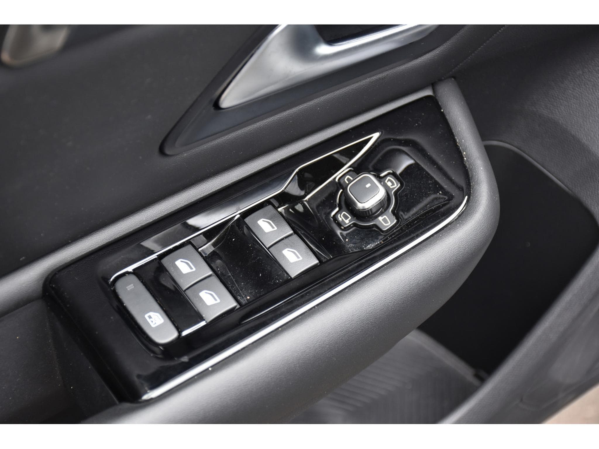 Citroën C5 X 1.2 130 PLUS EAT8 CUIR ACC HUD LANE 1° MAIN (2024) - Foto 23