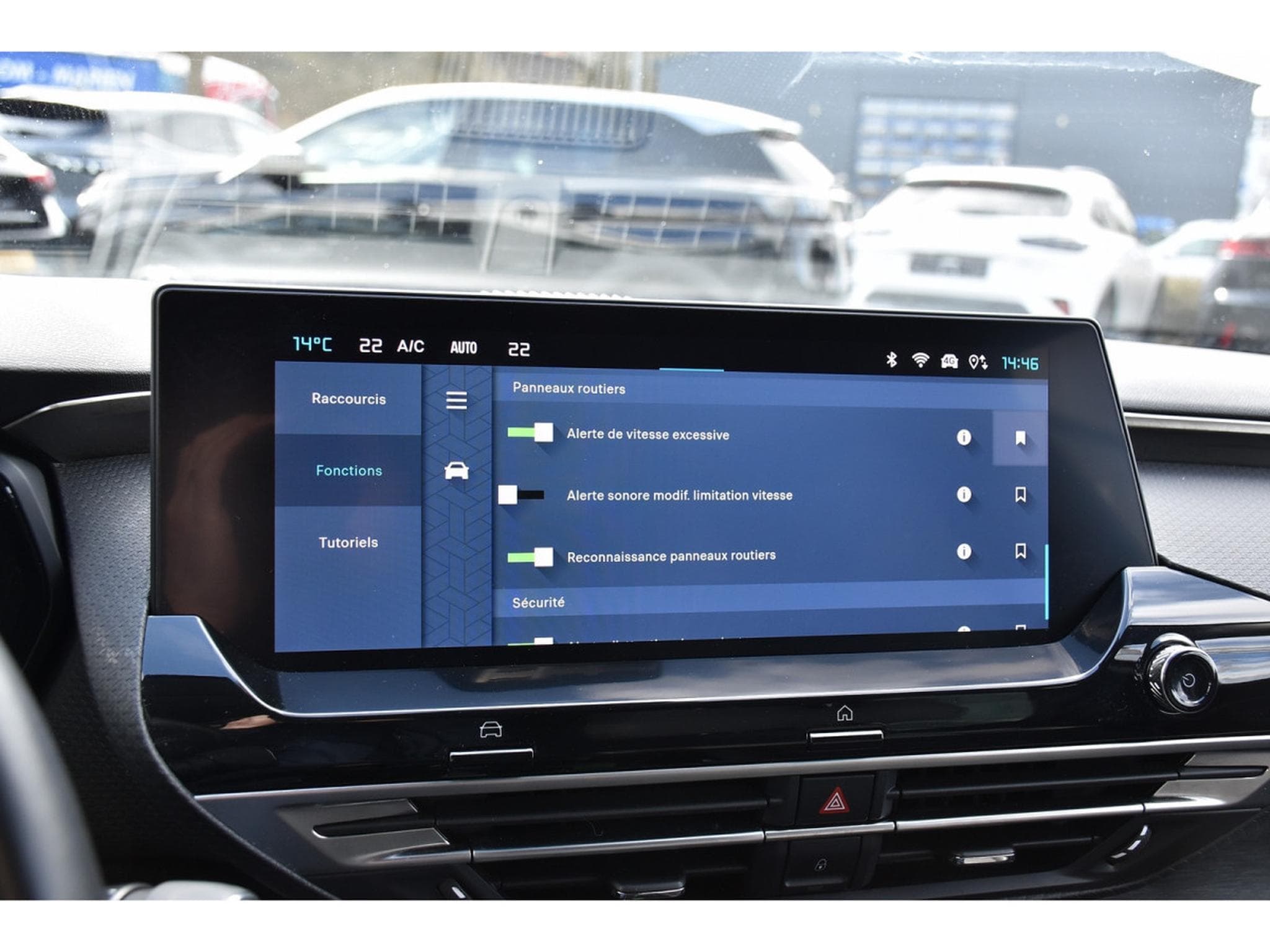 Citroën C5 X 1.2 130 PLUS EAT8 CUIR ACC HUD LANE 1° MAIN (2024) - Foto 14