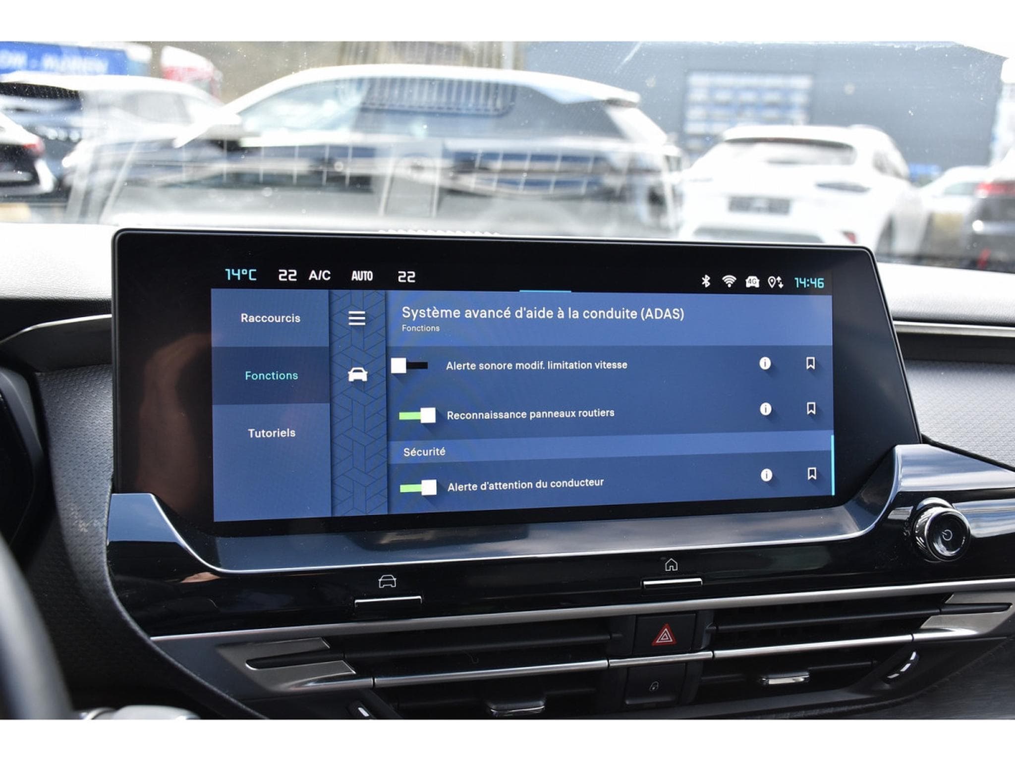Citroën C5 X 1.2 130 PLUS EAT8 CUIR ACC HUD LANE 1° MAIN (2024) - Foto 15