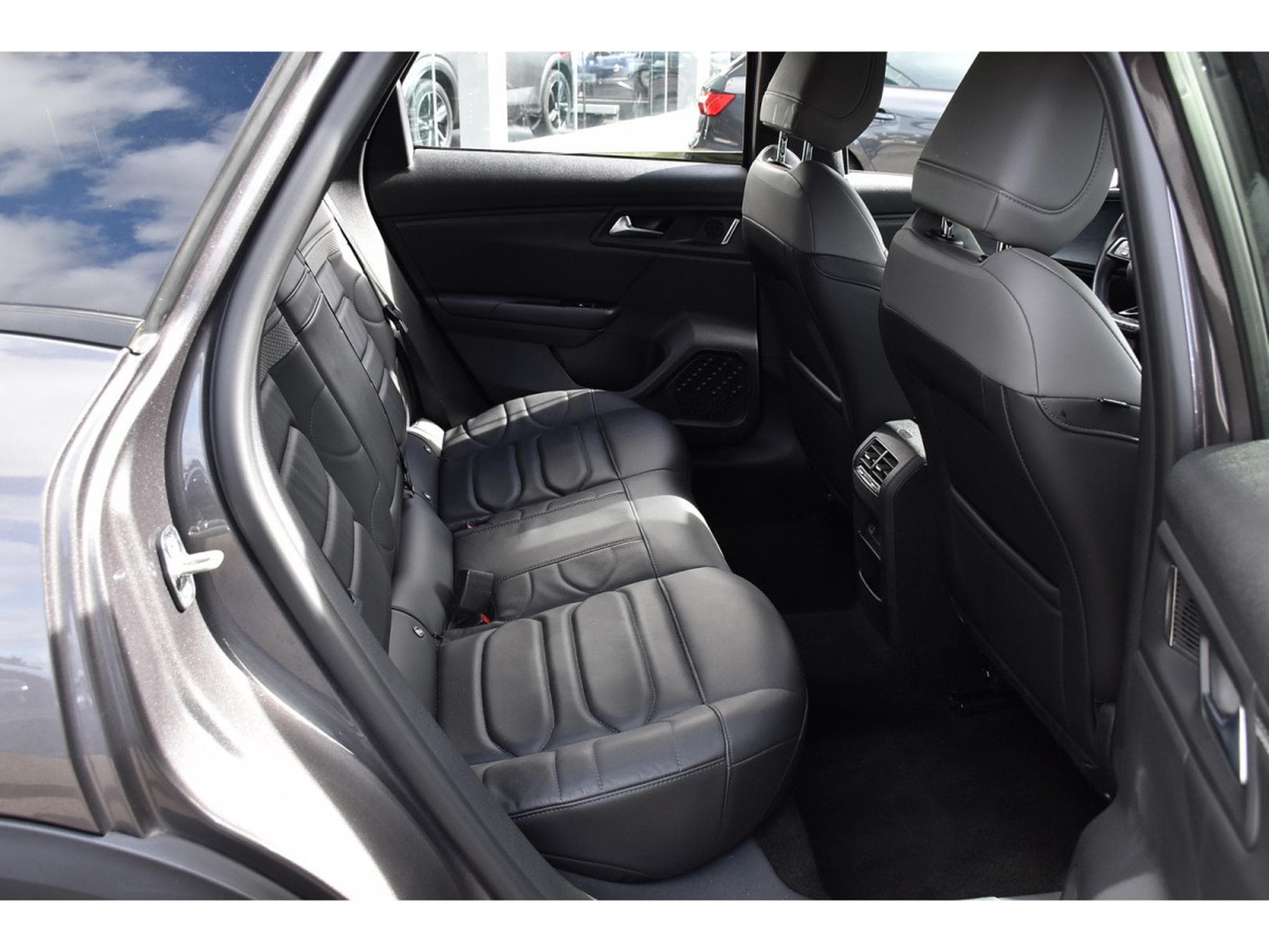 Citroën C5 X 1.2 130 PLUS EAT8 CUIR ACC HUD LANE 1° MAIN (2024) - Foto 8
