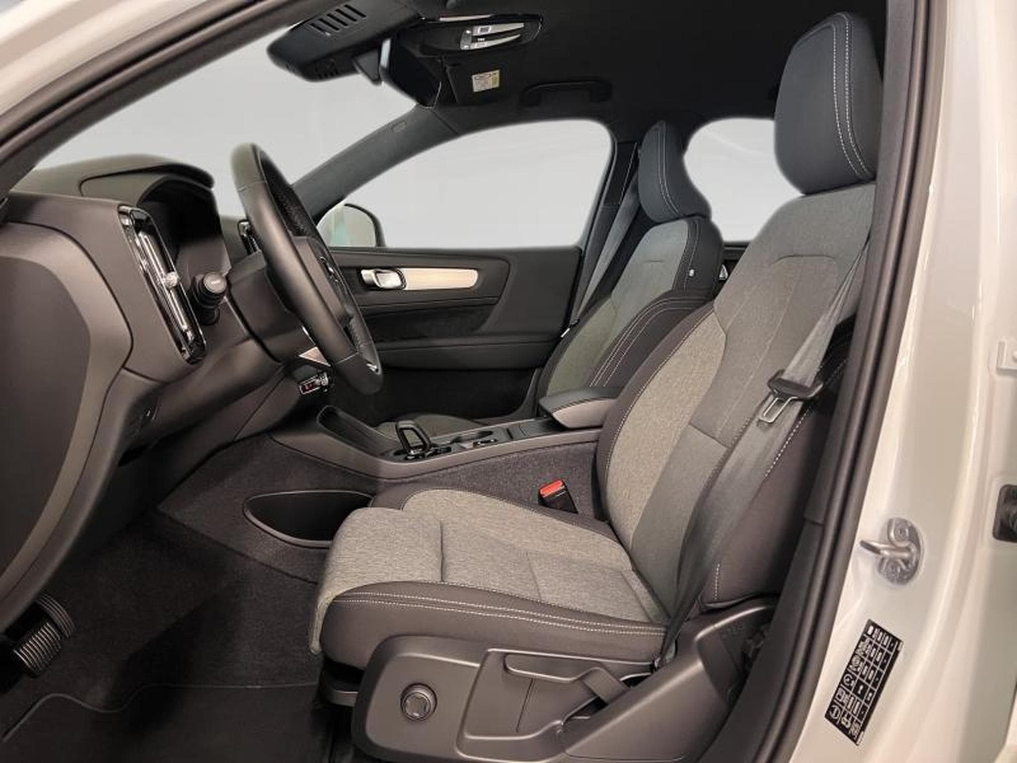 Volvo XC40 Core (2024) - Photo 10