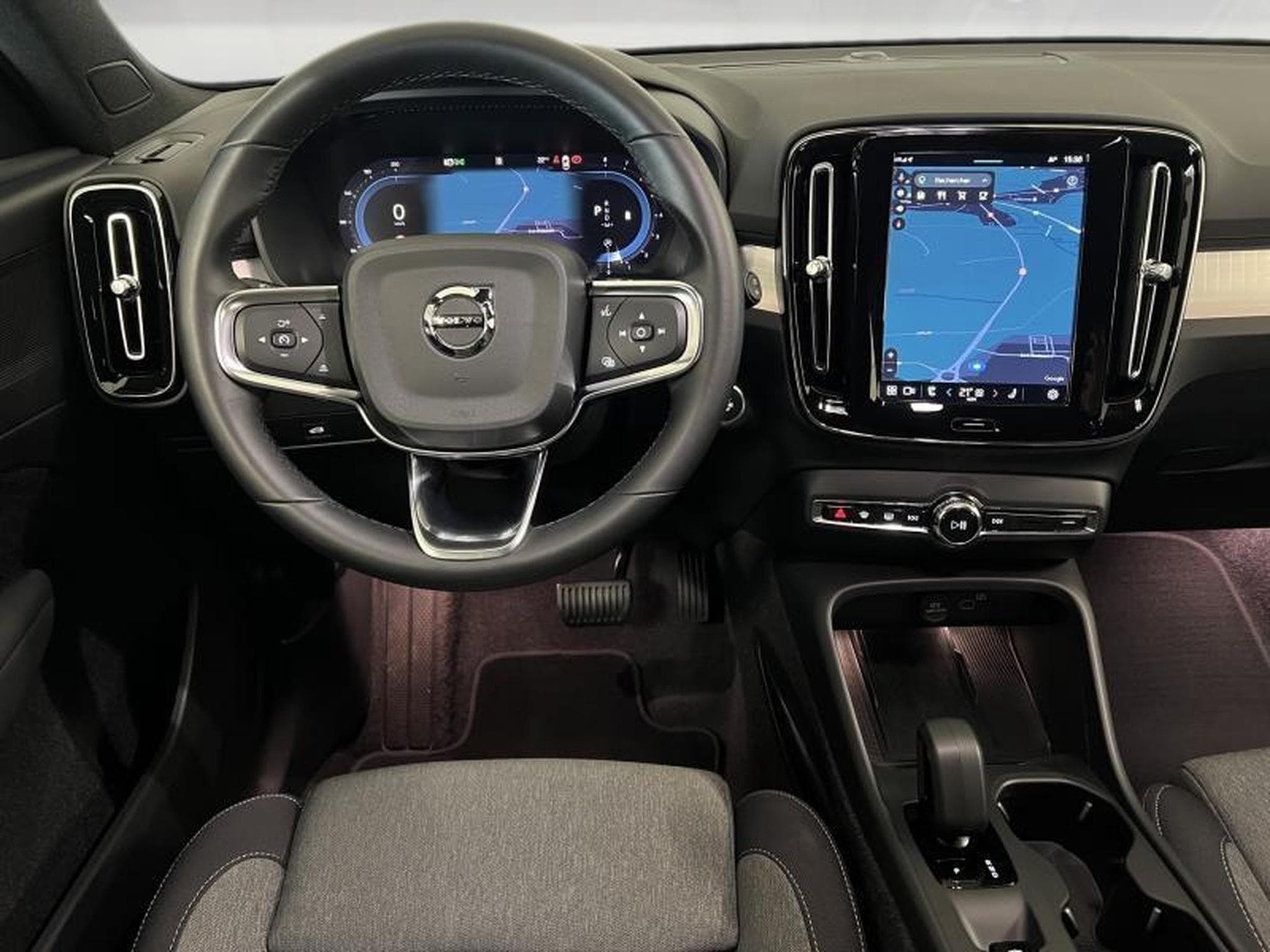 Volvo XC40 Core (2024) - Photo 13