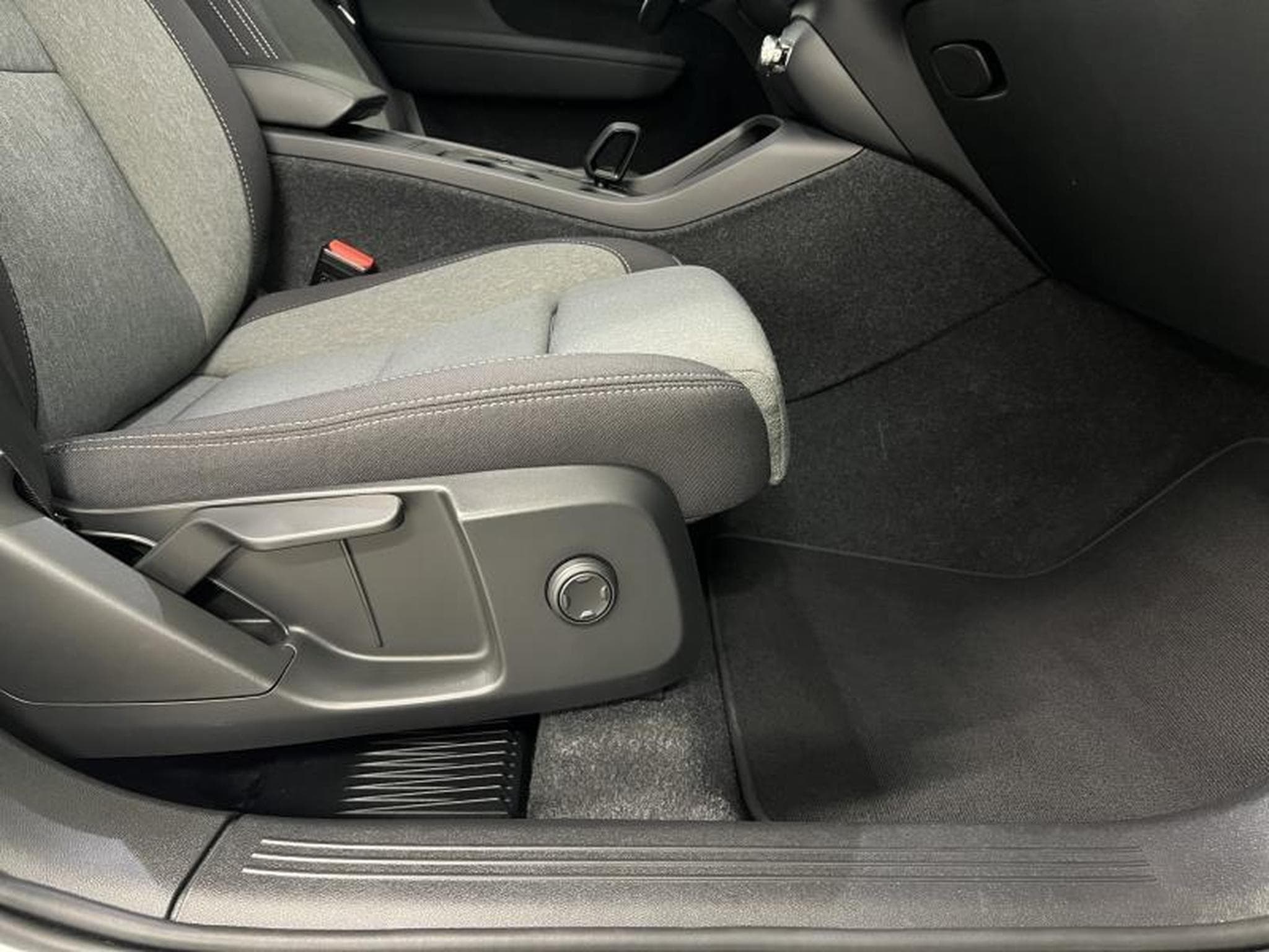 Volvo XC40 Core (2024) - Photo 15