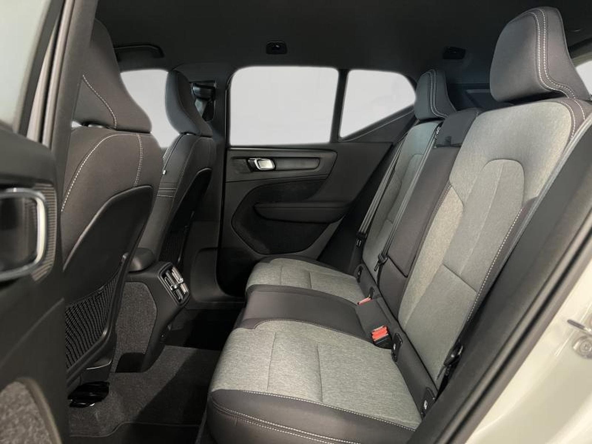 Volvo XC40 Core (2024) - Photo 17