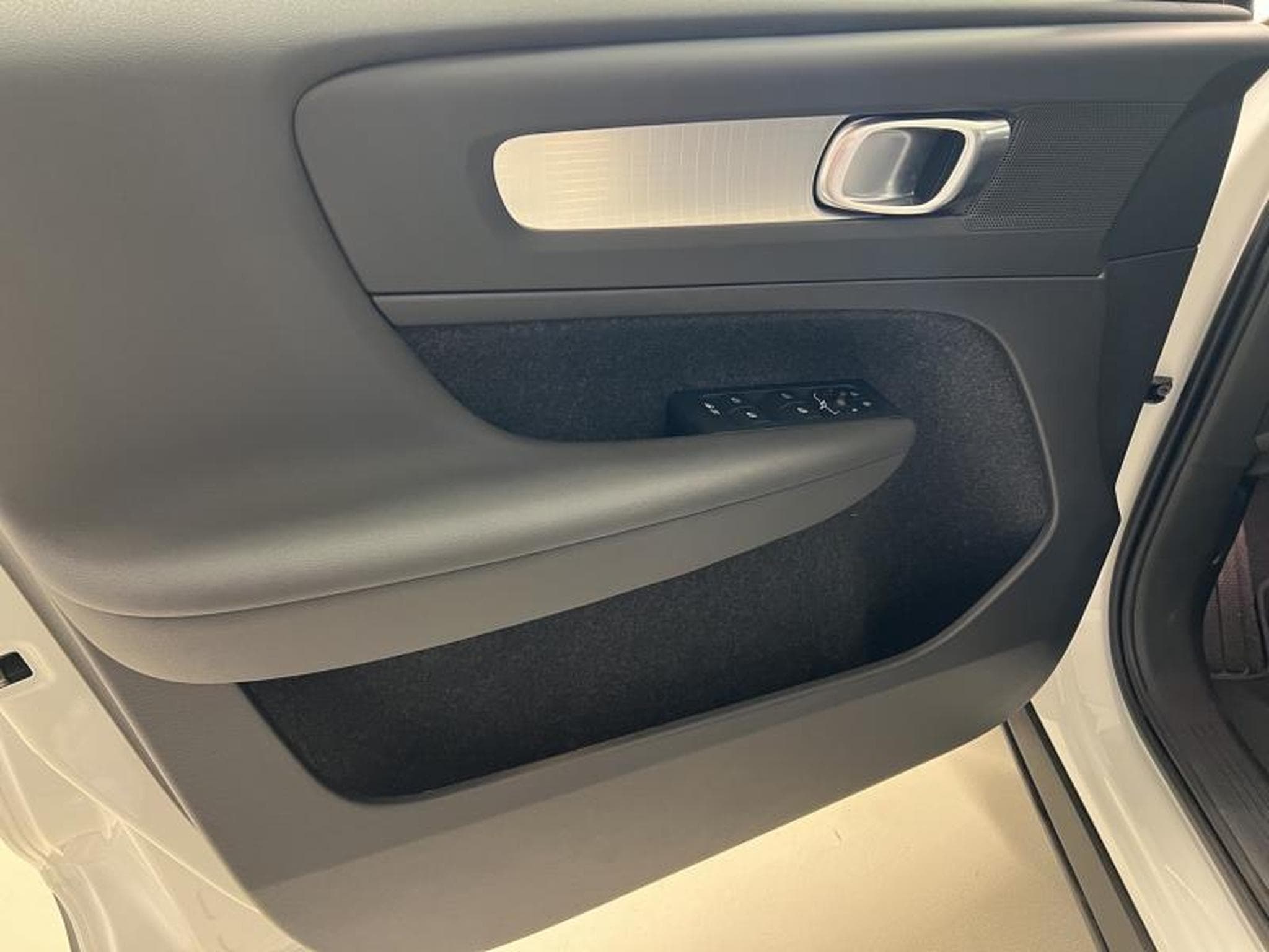Volvo XC40 Core (2024) - Photo 19
