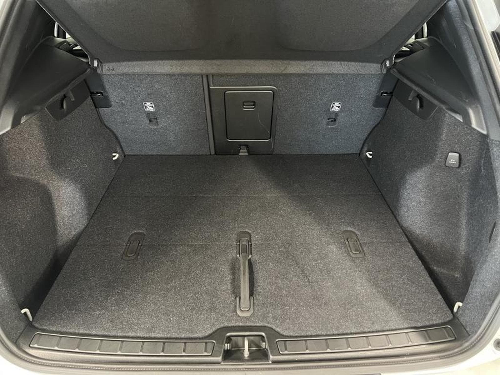 Volvo XC40 Core (2024) - Photo 20