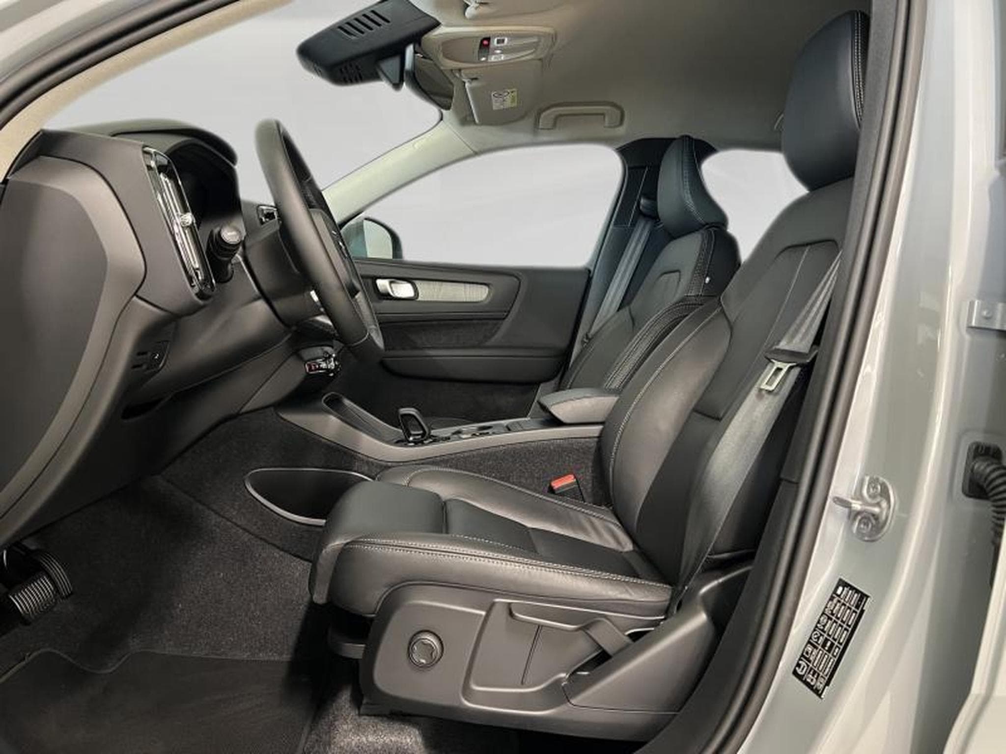 Volvo XC40 Core (2025) - Photo 10