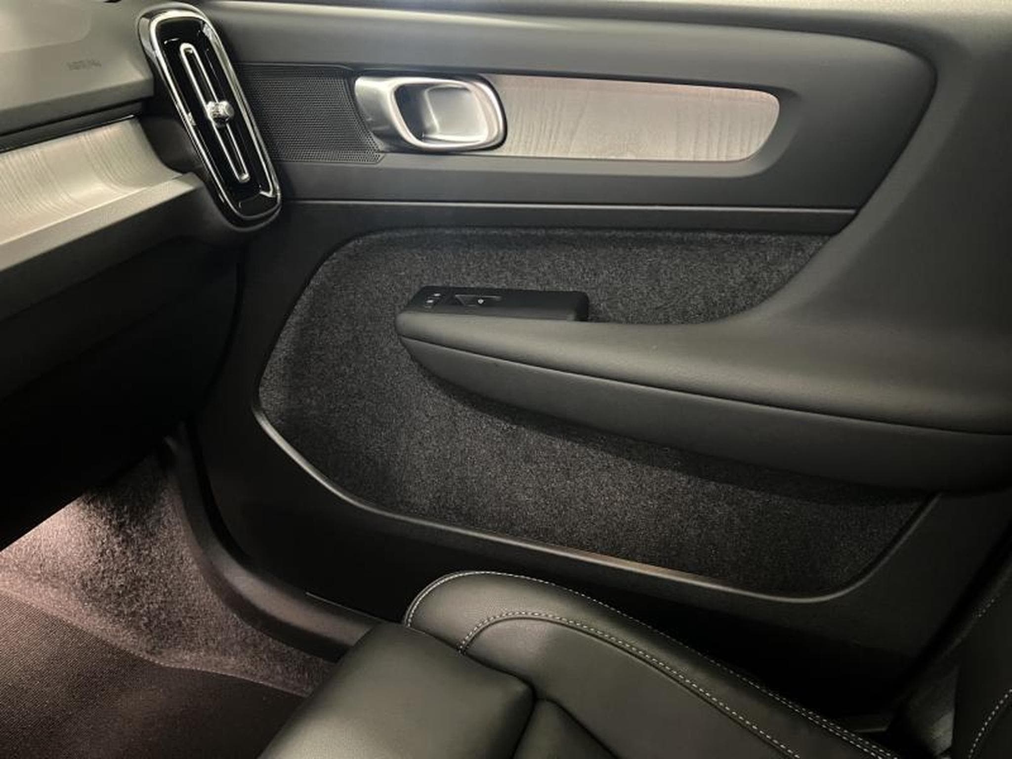Volvo XC40 Core (2025) - Photo 17