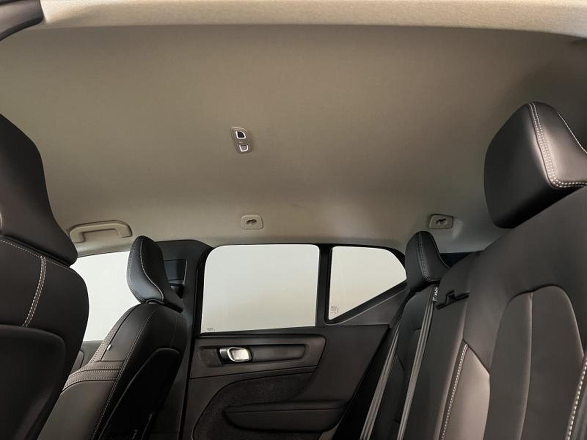Volvo XC40 Core (2025) - Photo 18