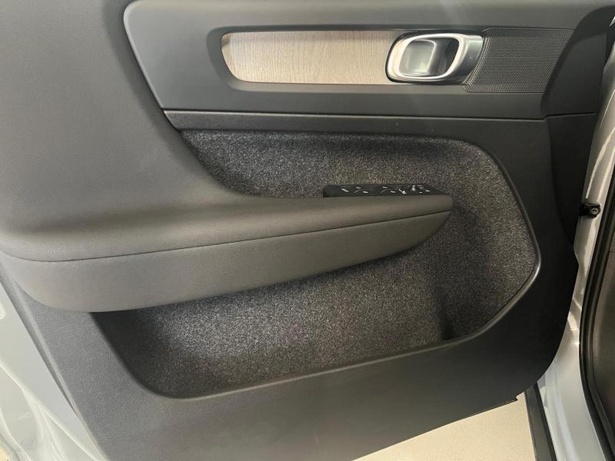 Volvo XC40 Core (2025) - Photo 19