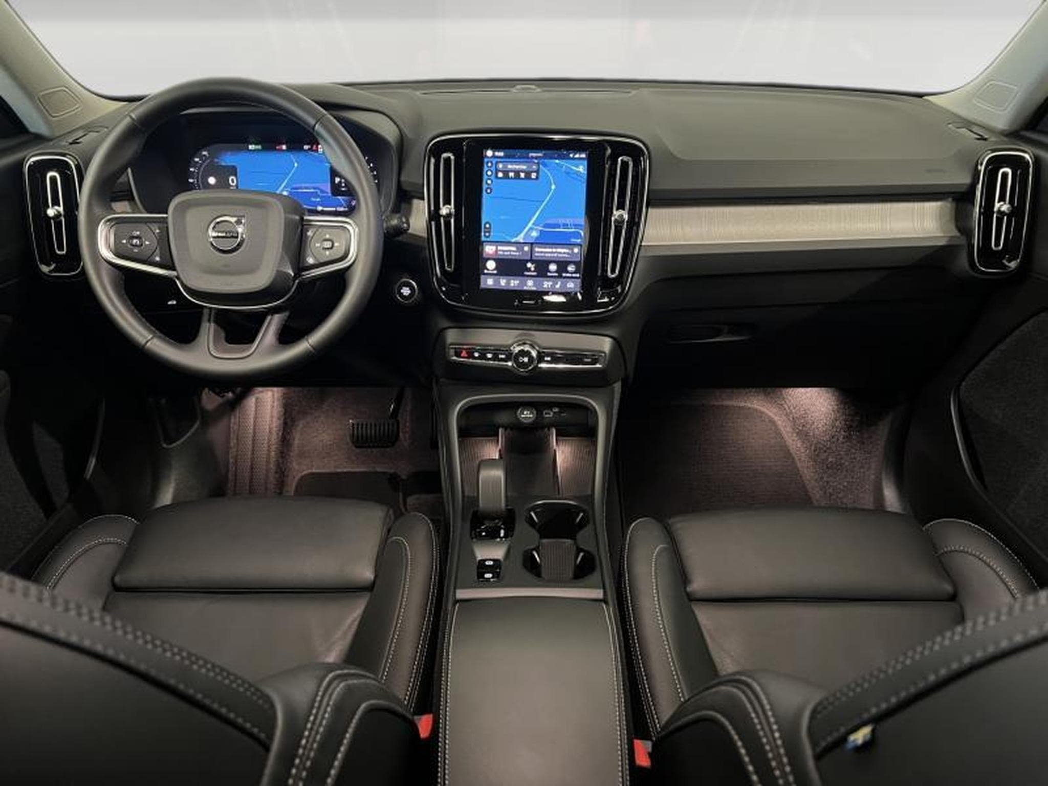 Volvo XC40 Core (2025) - Photo 7
