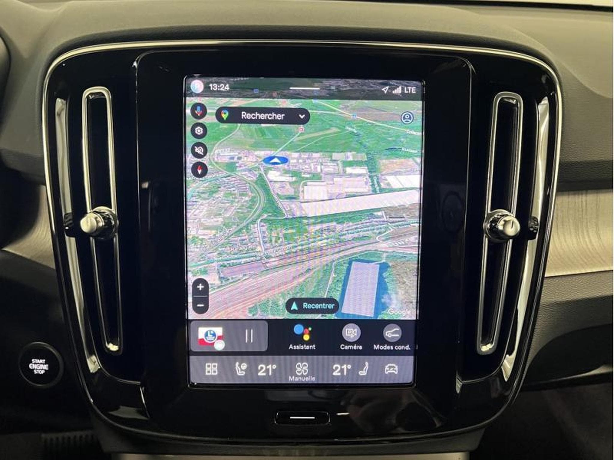 Volvo XC40 Core (2025) - Photo 9