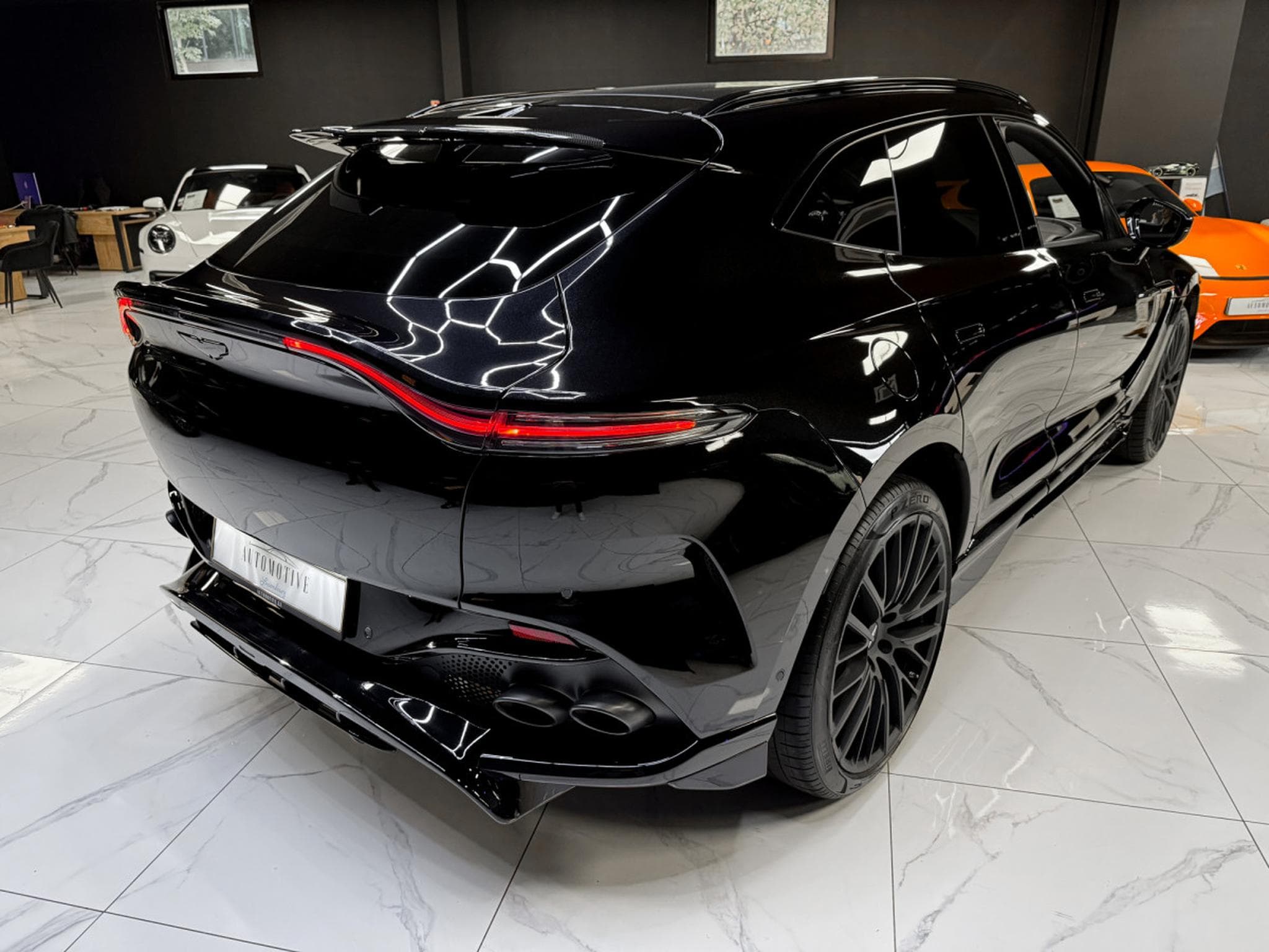 Aston-Martin DBX 707 (2022) - Foto 10