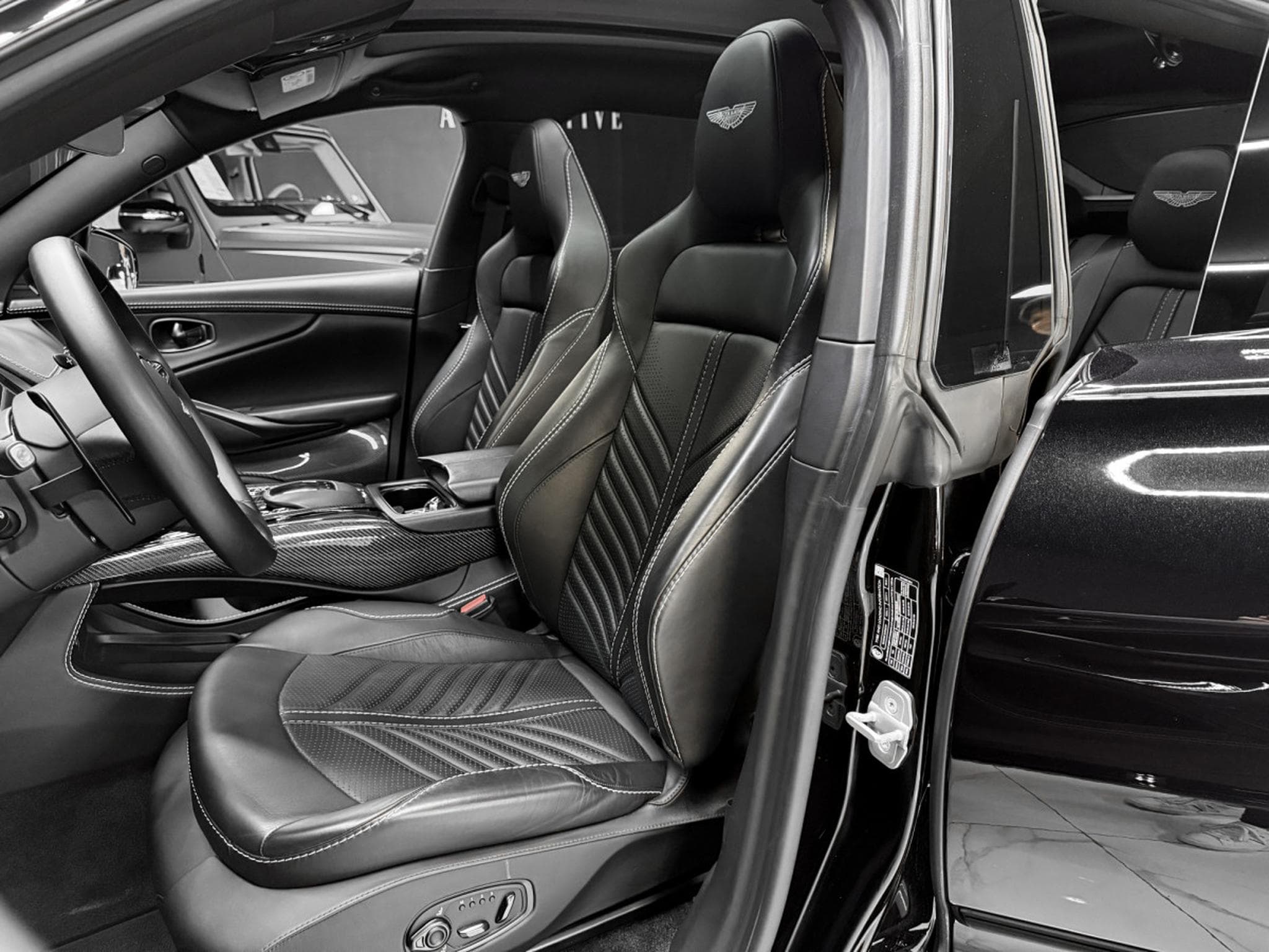 Aston-Martin DBX 707 (2022) - Foto 12