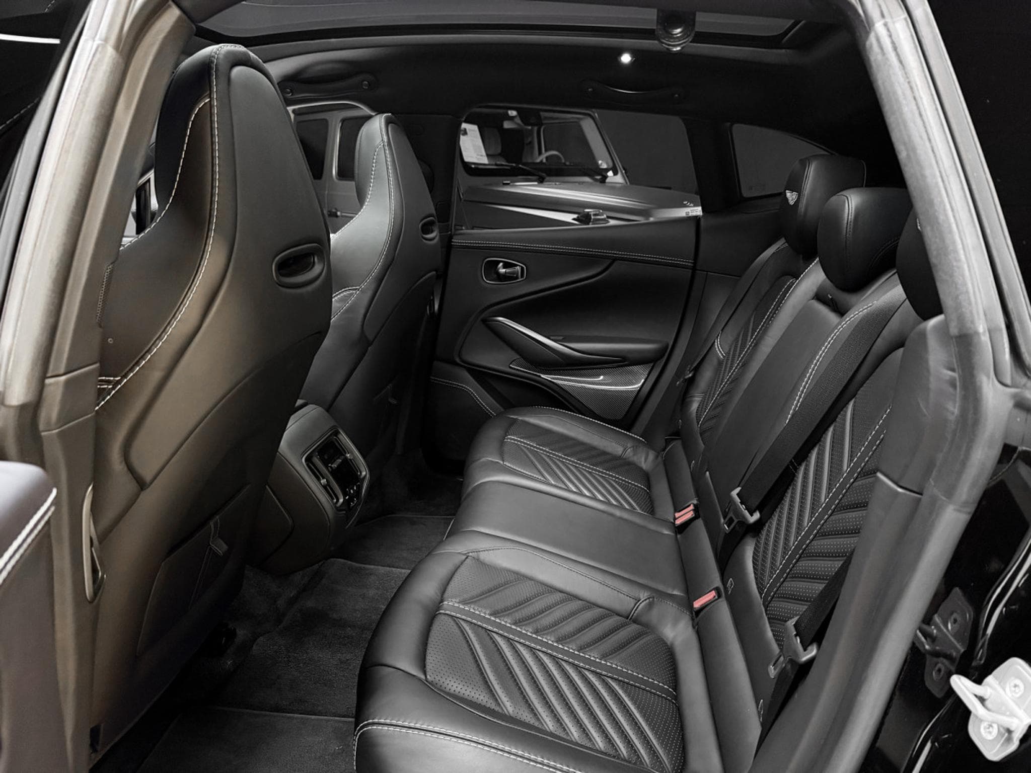 Aston-Martin DBX 707 (2022) - Foto 13