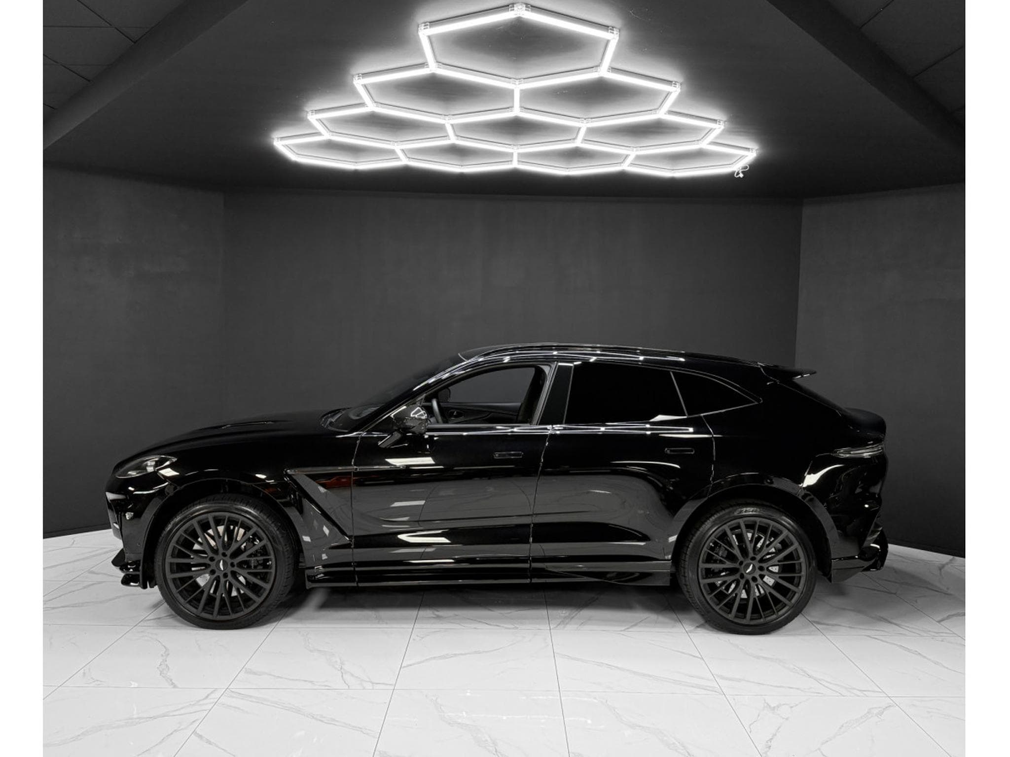 Aston-Martin DBX 707 (2022) - Foto 2