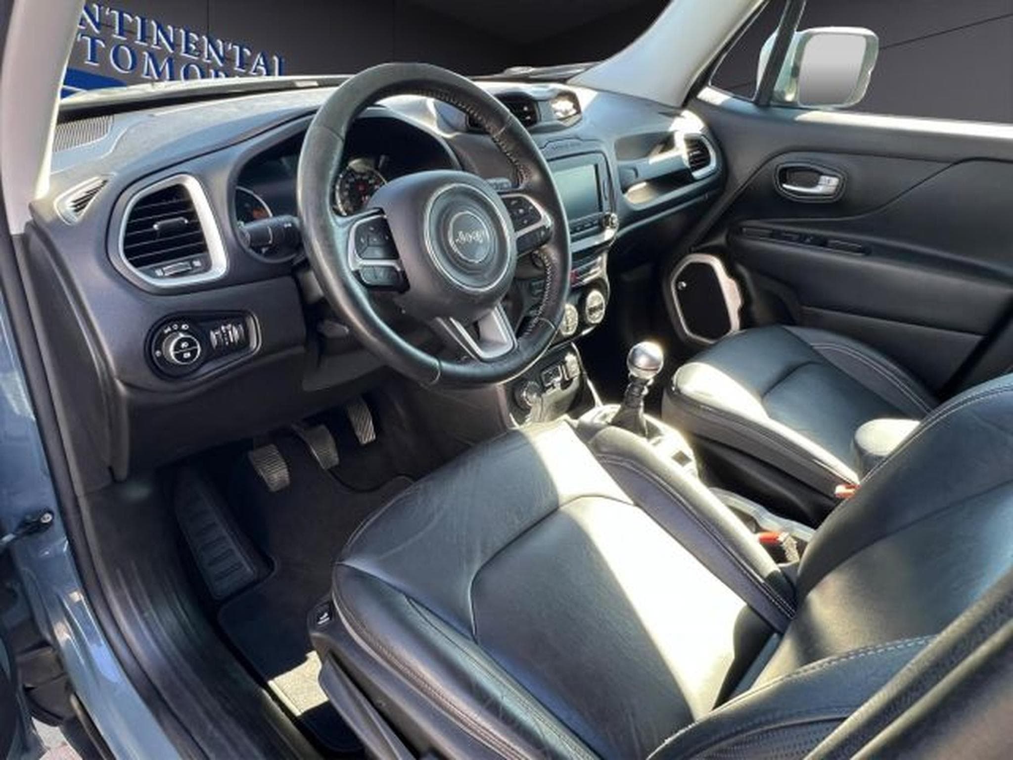 Jeep Renegade Renegade Limited Adventure Edition 4WD Klima (2016) - Photo 8