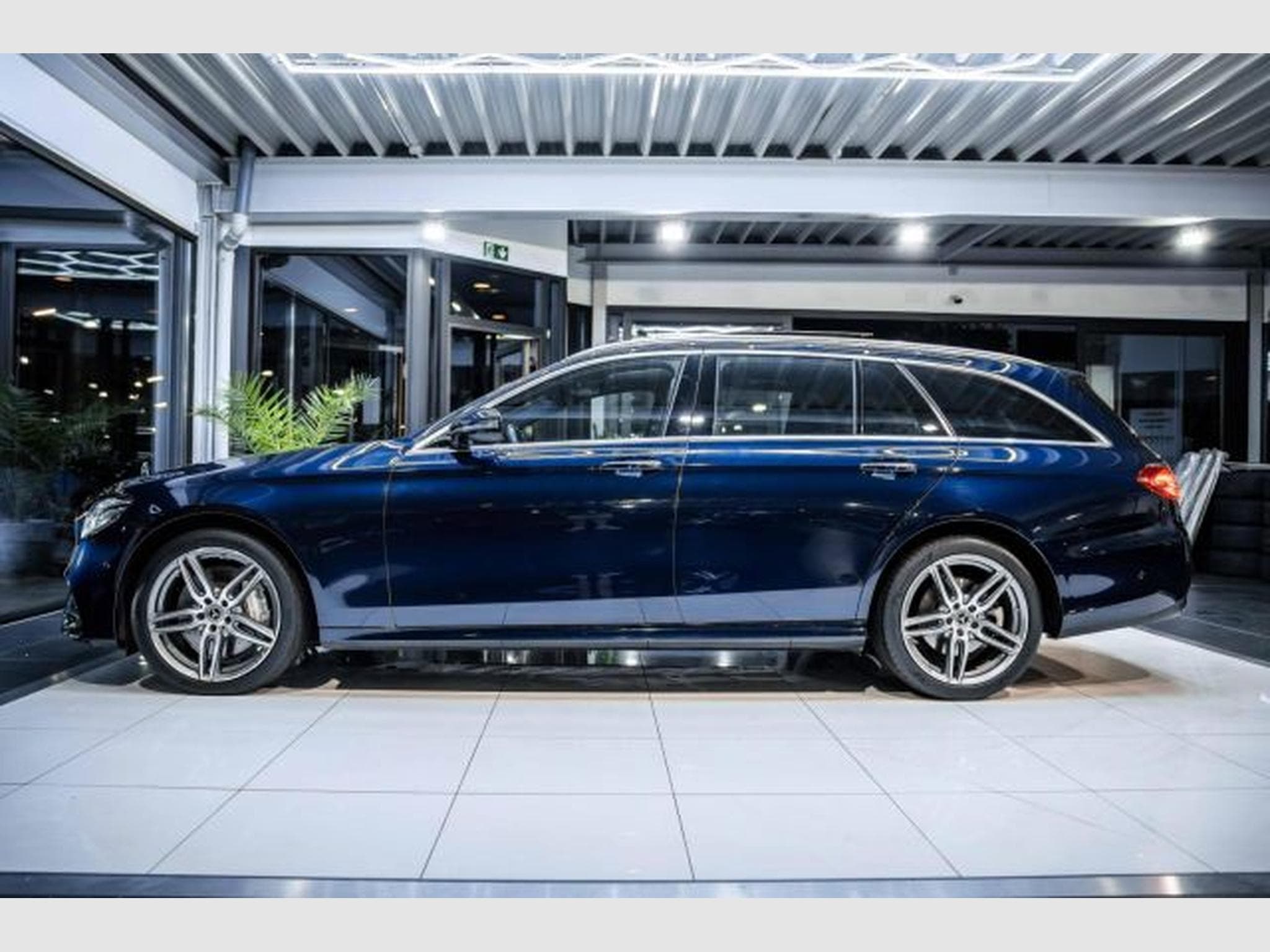 Mercedes E 400 E 400d 4Matic AMG-Line AHK Airmatic PANO HuD LED (2019) - Photo 10