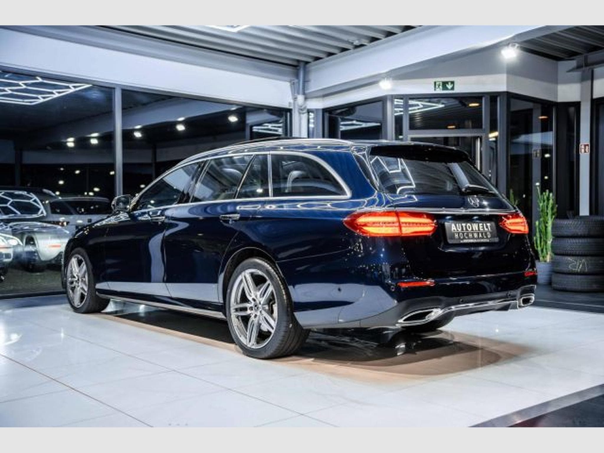 Mercedes E 400 E 400d 4Matic AMG-Line AHK Airmatic PANO HuD LED (2019) - Photo 11