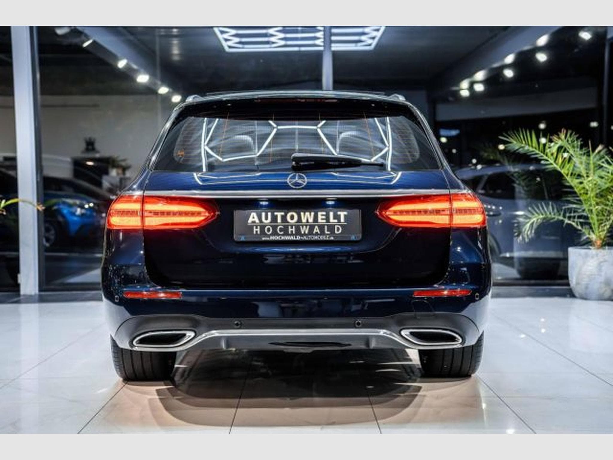 Mercedes E 400 E 400d 4Matic AMG-Line AHK Airmatic PANO HuD LED (2019) - Photo 12