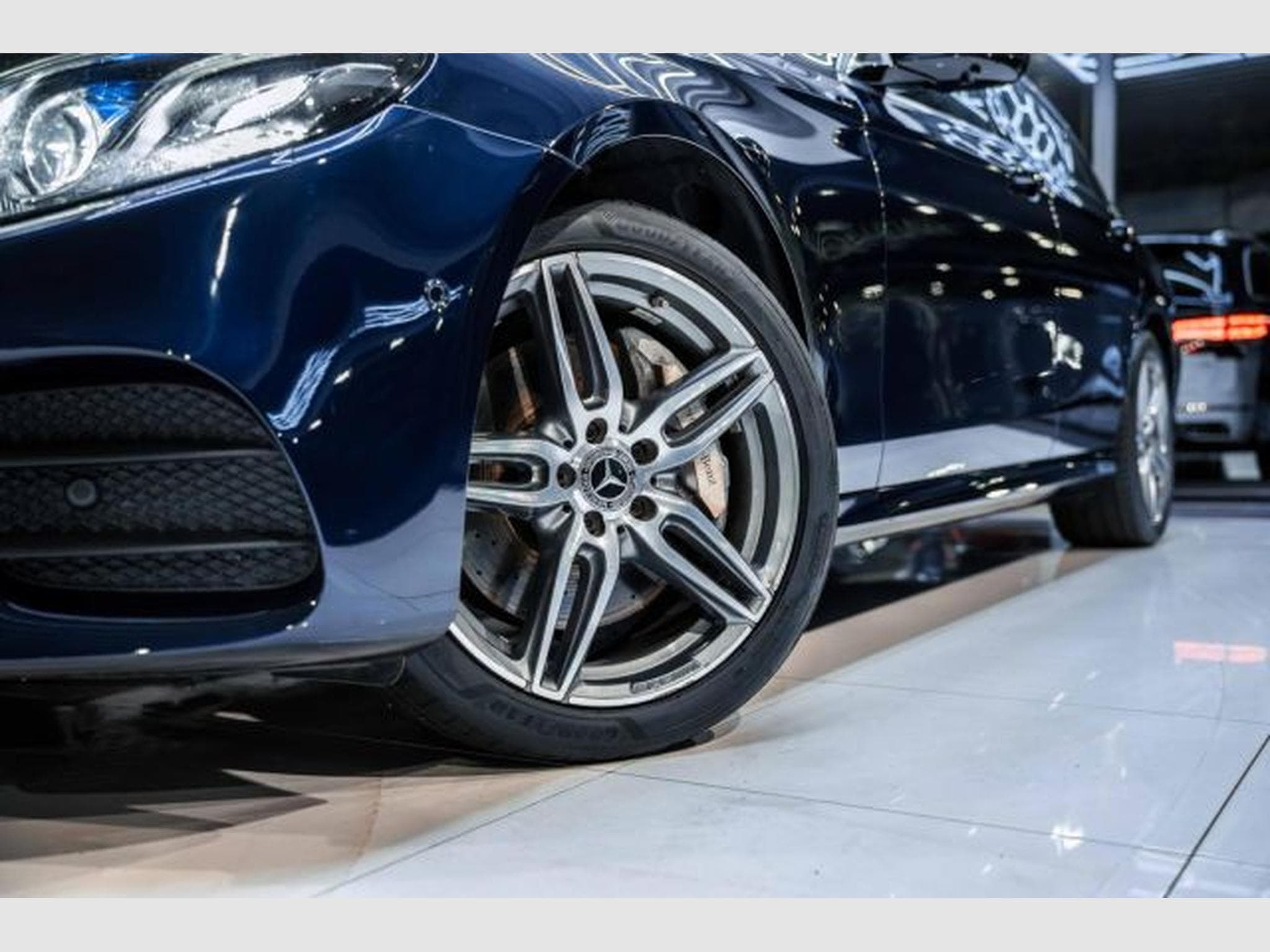 Mercedes E 400 E 400d 4Matic AMG-Line AHK Airmatic PANO HuD LED (2019) - Photo 3