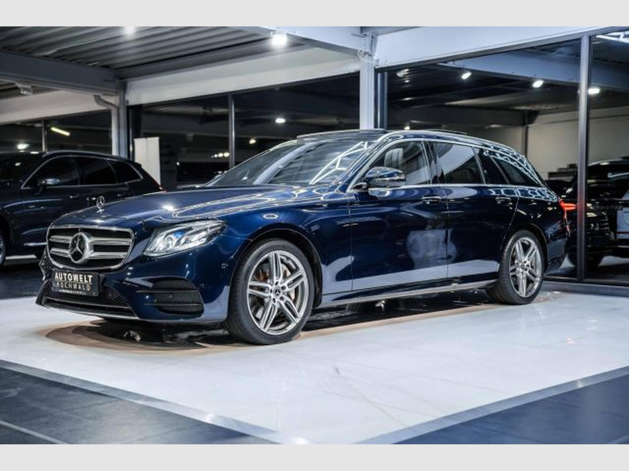 Mercedes E 400 E 400d 4Matic AMG-Line AHK Airmatic PANO HuD LED (2019) - Photo 4