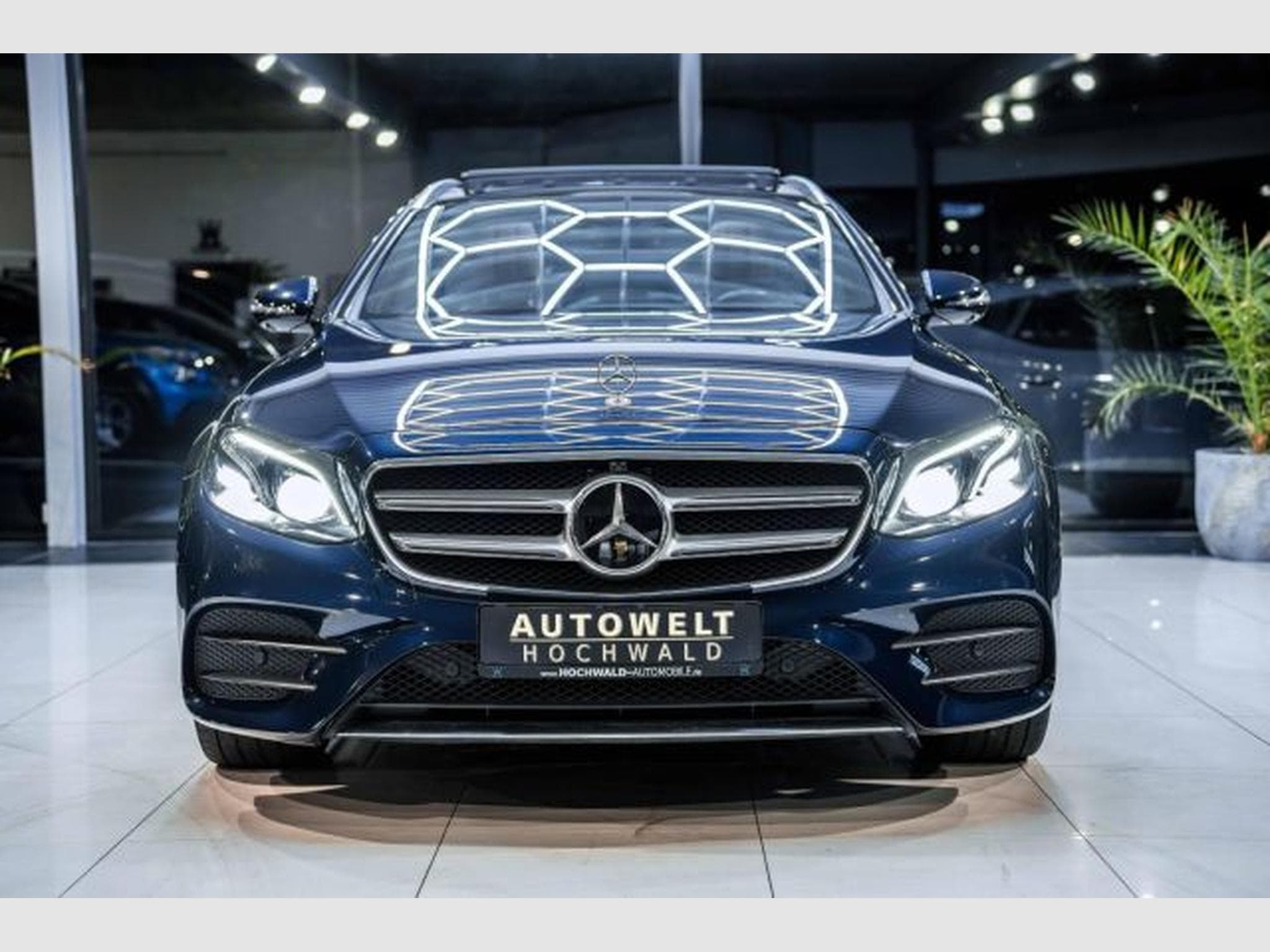 Mercedes E 400 E 400d 4Matic AMG-Line AHK Airmatic PANO HuD LED (2019) - Photo 5