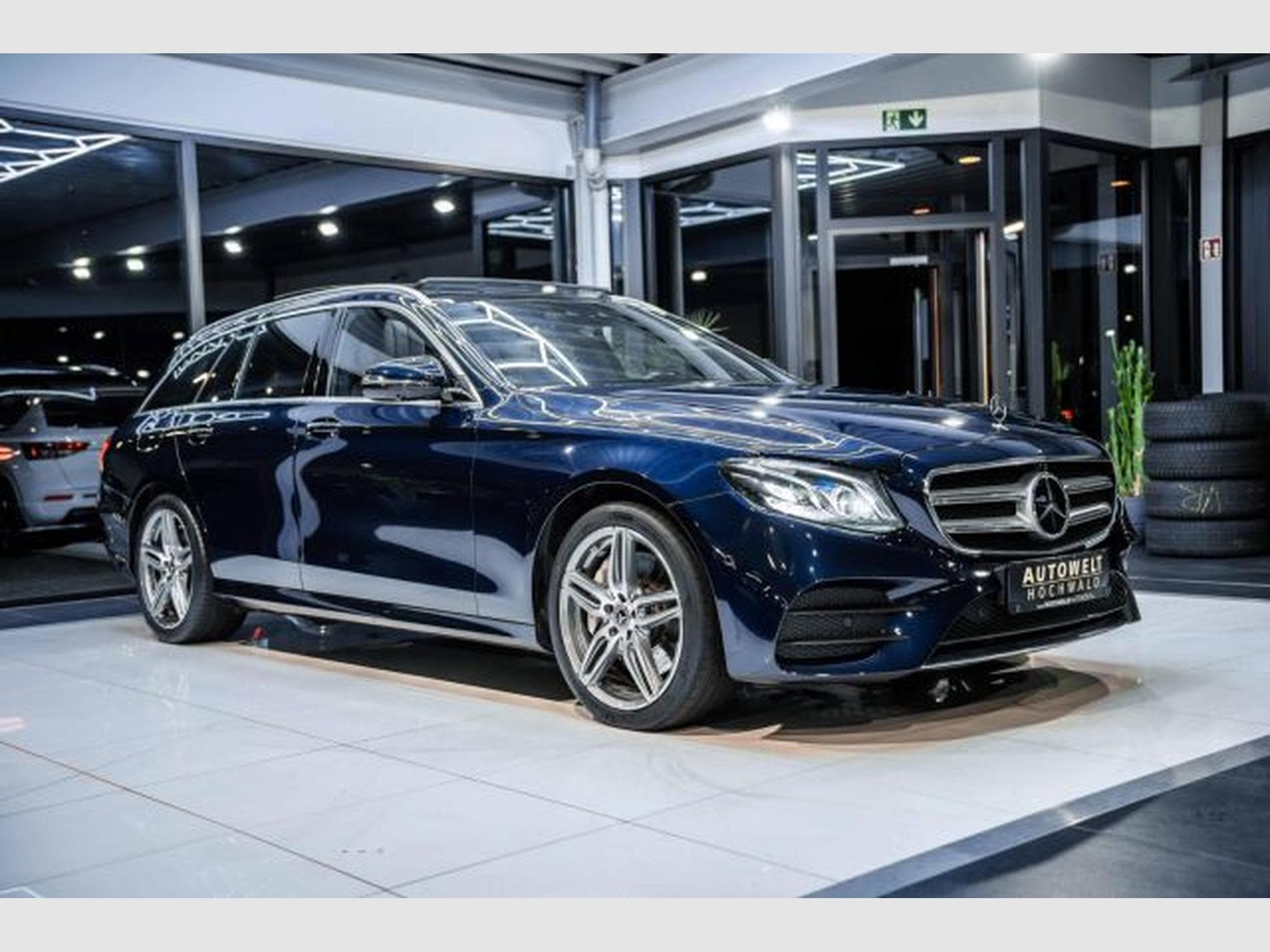 Mercedes E 400 E 400d 4Matic AMG-Line AHK Airmatic PANO HuD LED (2019) - Photo 6