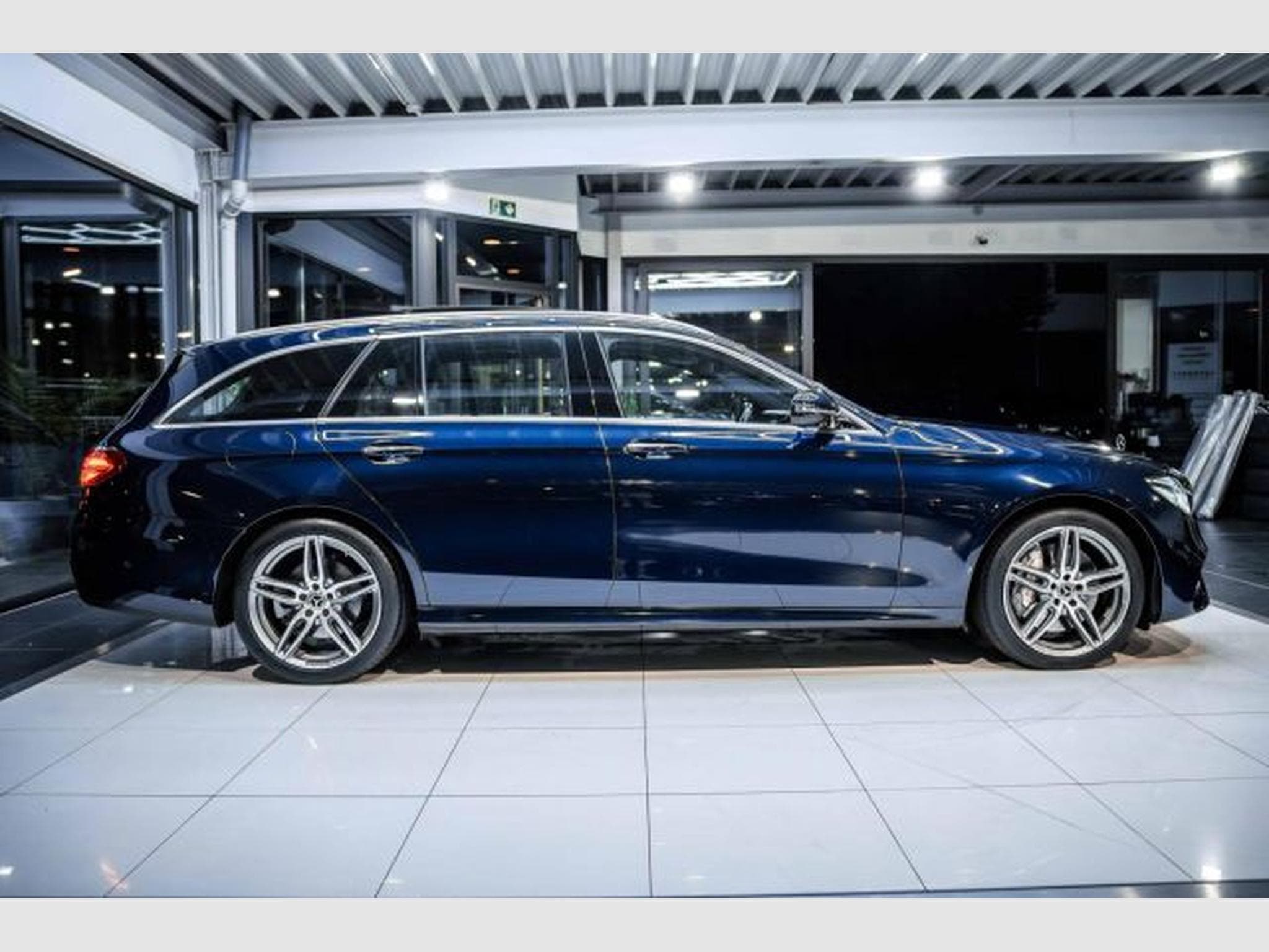Mercedes E 400 E 400d 4Matic AMG-Line AHK Airmatic PANO HuD LED (2019) - Photo 7