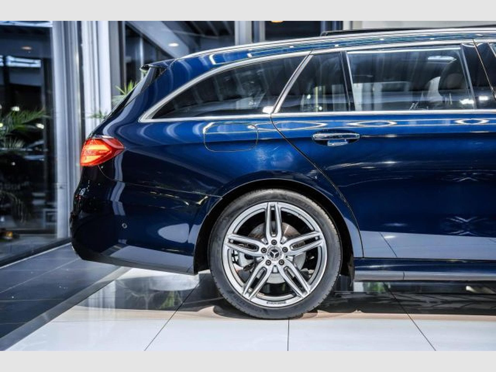 Mercedes E 400 E 400d 4Matic AMG-Line AHK Airmatic PANO HuD LED (2019) - Photo 8