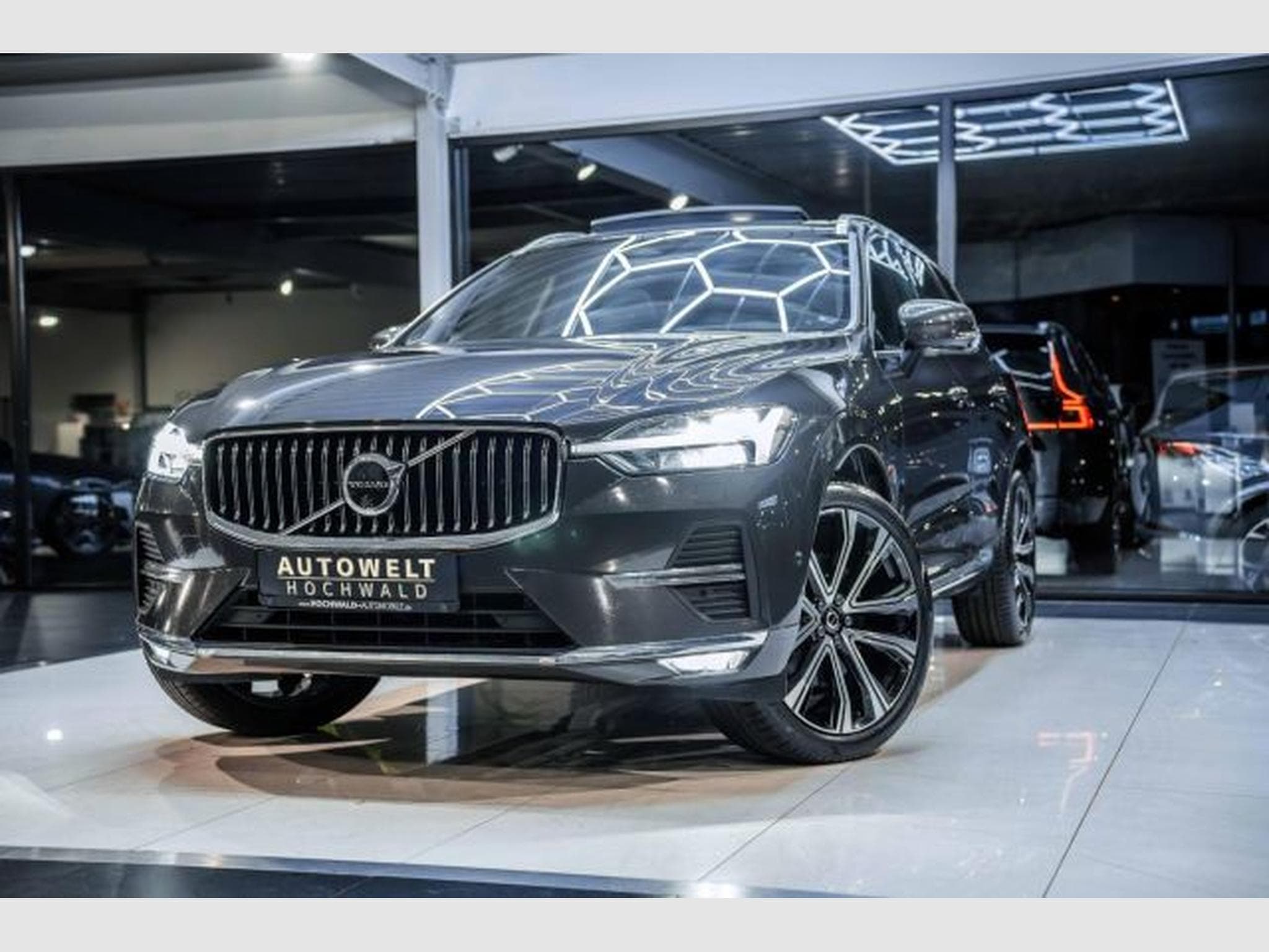 Volvo XC60 XC60 Plus Bright 2.0 D STAHZG AHK LED PANO H&amp;K (2023) - Photo 2